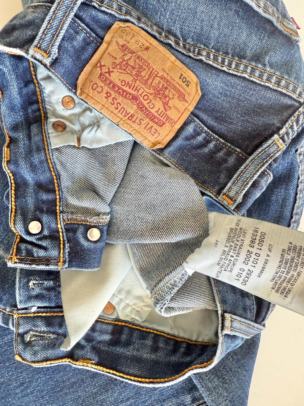 W27 L28 vintage Levis 501 26-27” measured dark blue made in y2k (iuk)