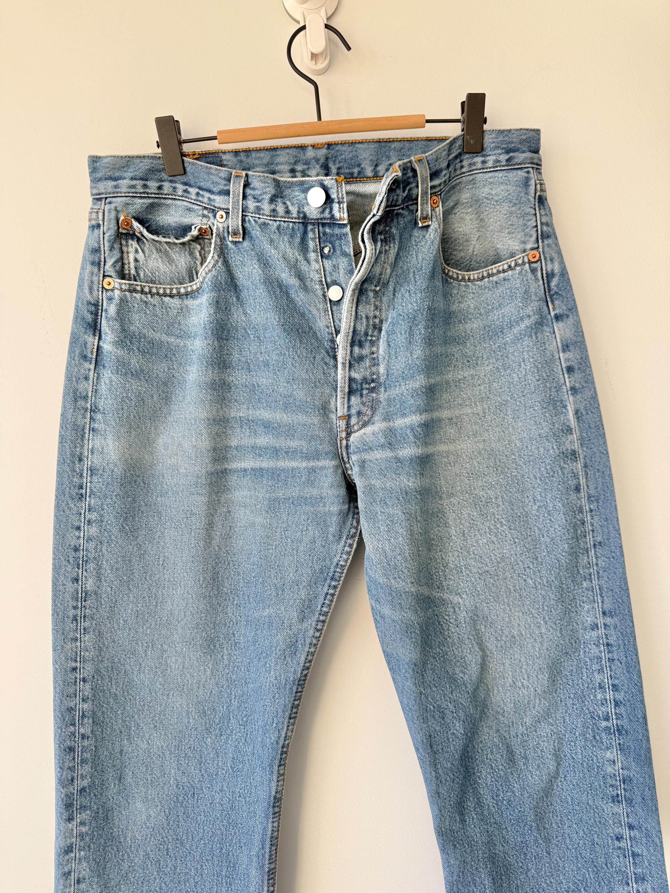 W32 L31 vintage Levis 501 31-32” measured medium faded lines blue made in Y2K