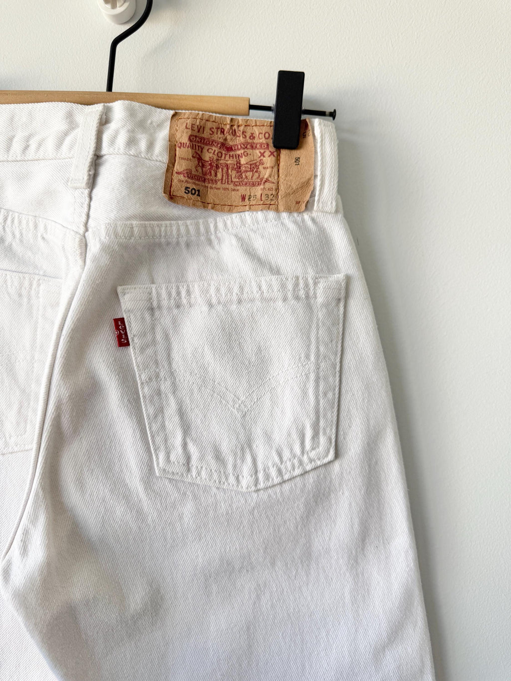 W23 L31 Levis 501 vintage 22-23” measured waist white made in USA 90s denim