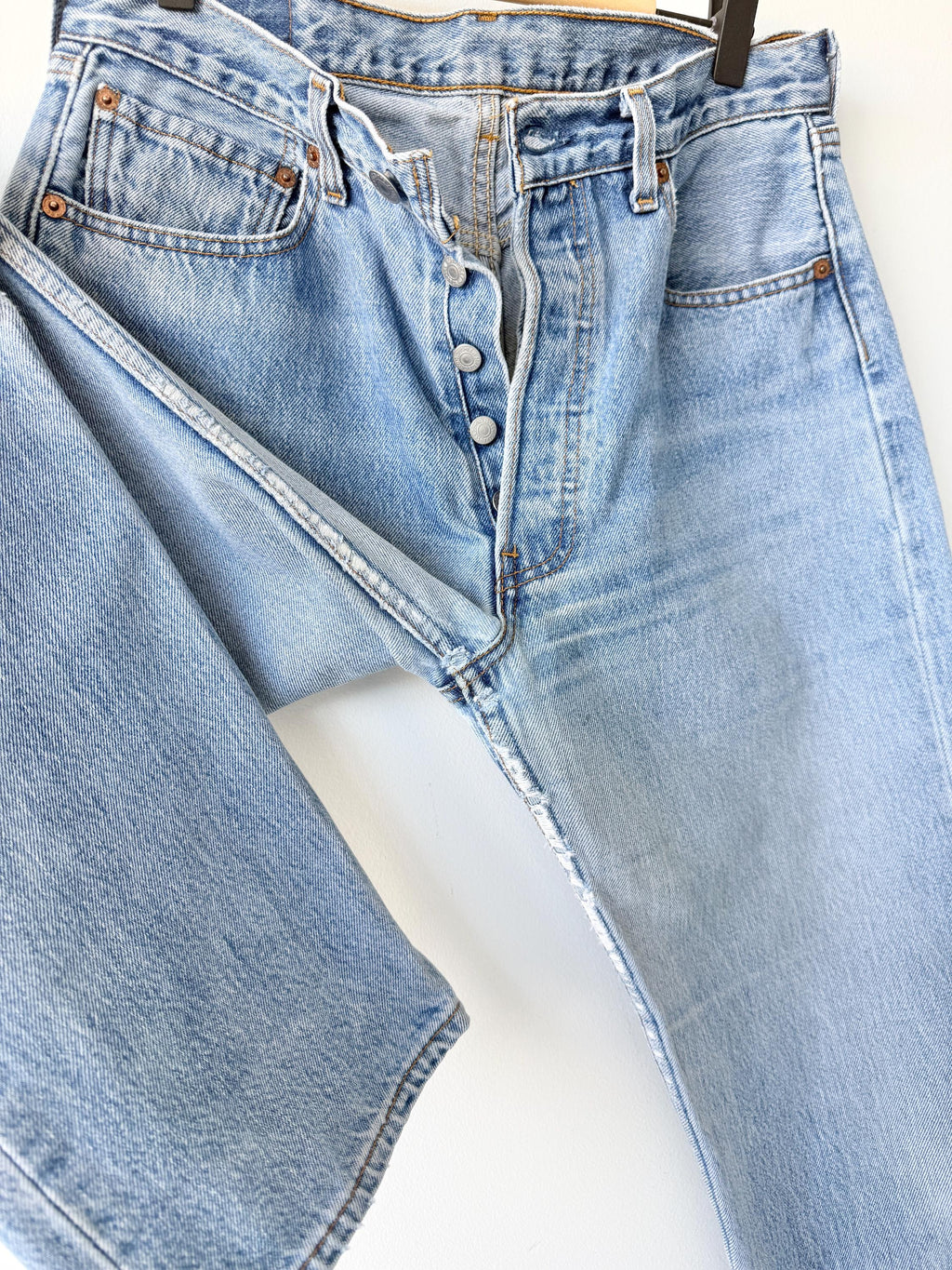 W30 L31 Levis 501 vintage 29-30” waist medium faded blue 501s made in Canada 90s
