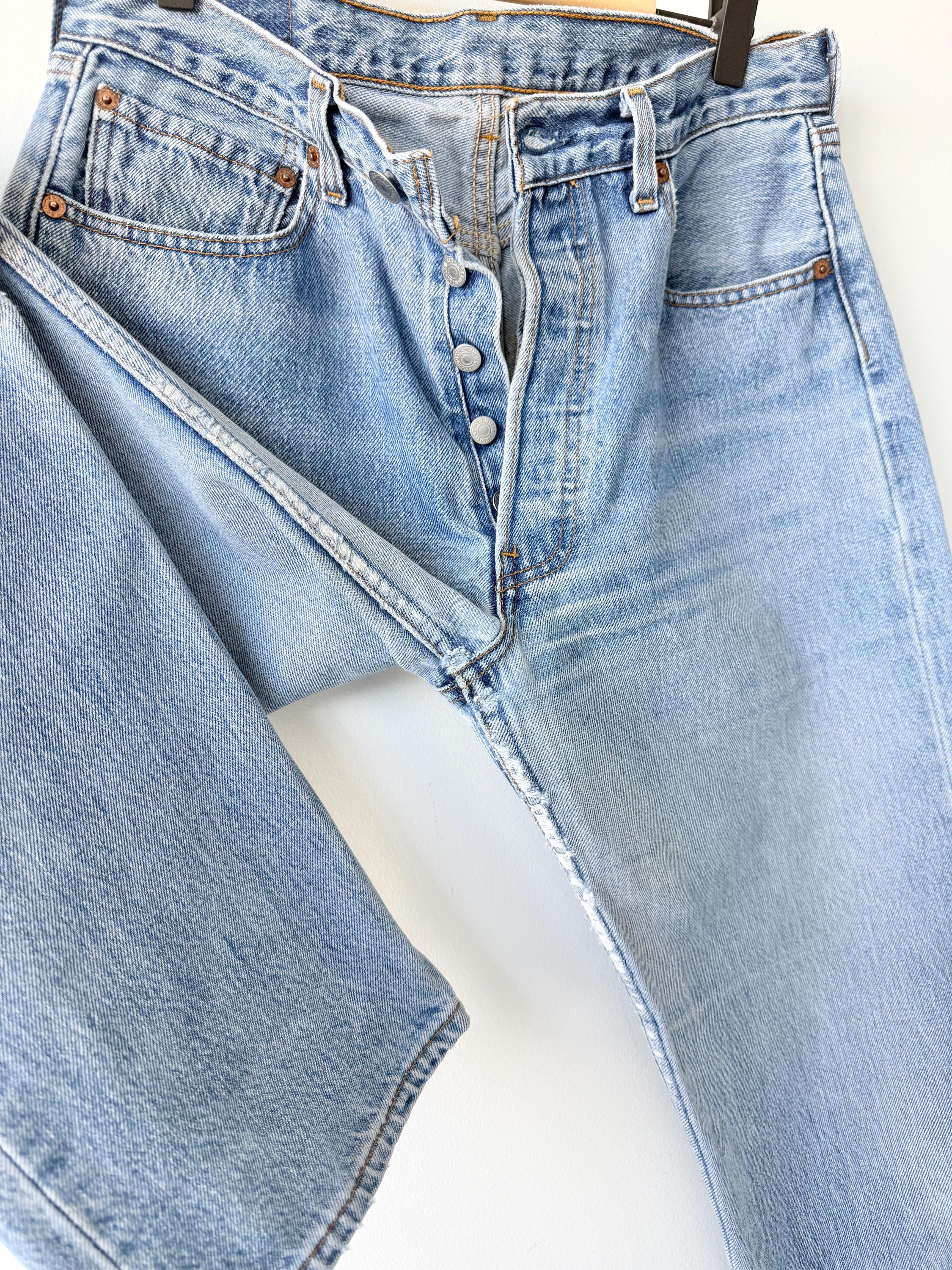 W30 L31 Levis 501 vintage 29-30” waist medium faded blue 501s made in Canada 90s