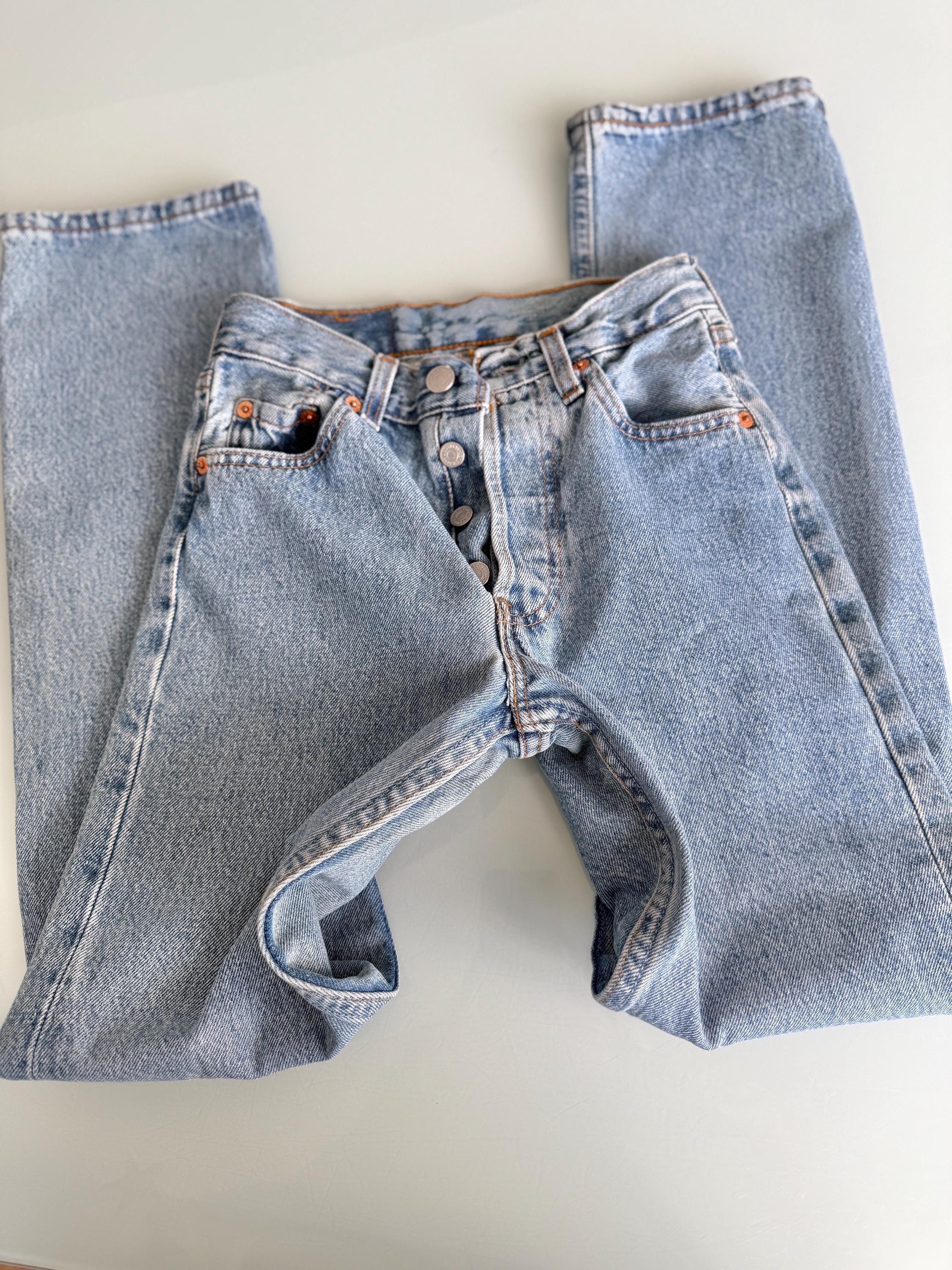 W22 L28 vintage Levis 501 20-22” measured waist medium faded denim made in 90s