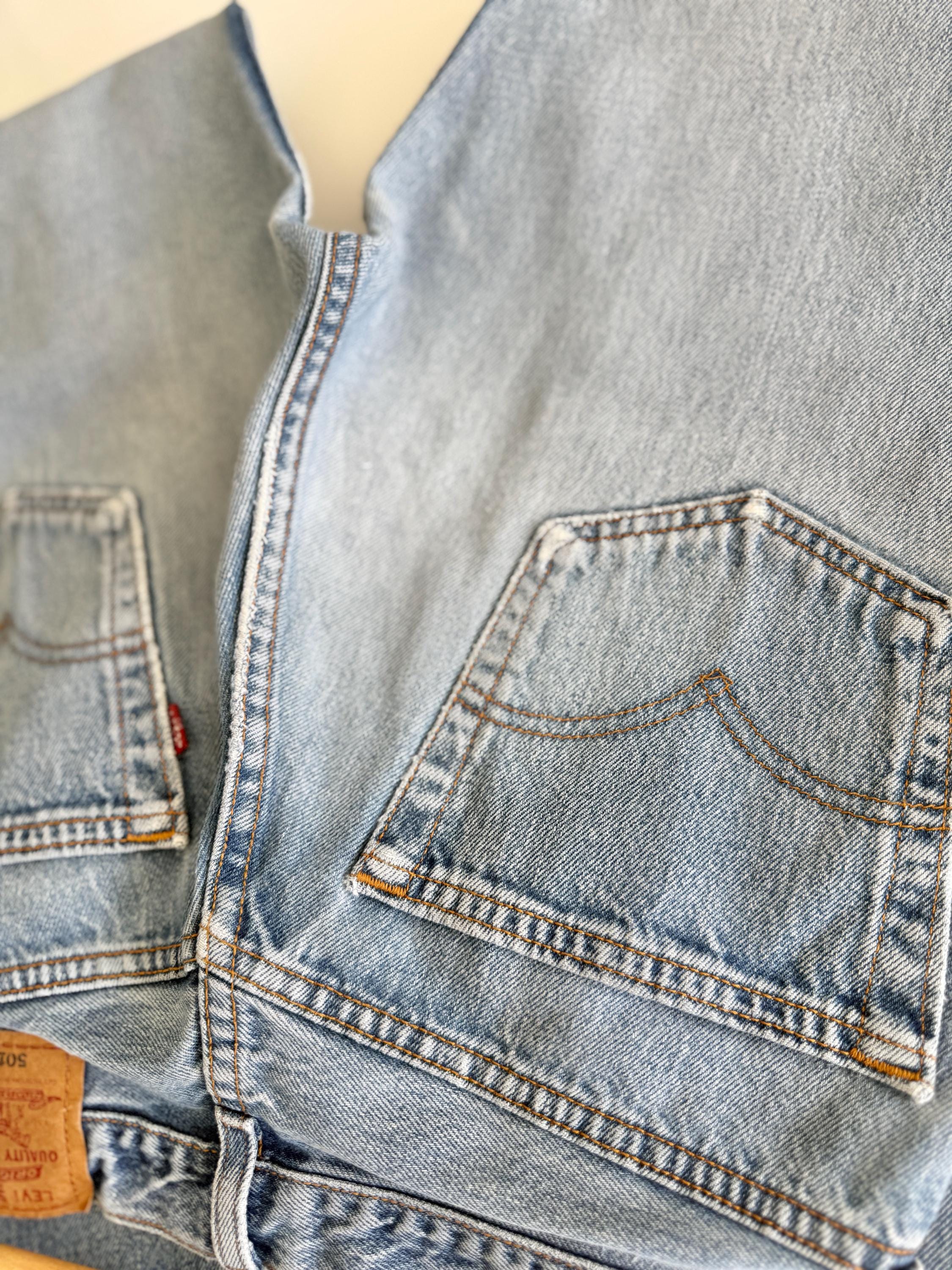 W29 L31 vintage Levis 501 28-29” measured waist faded medium blue made in USA 90s