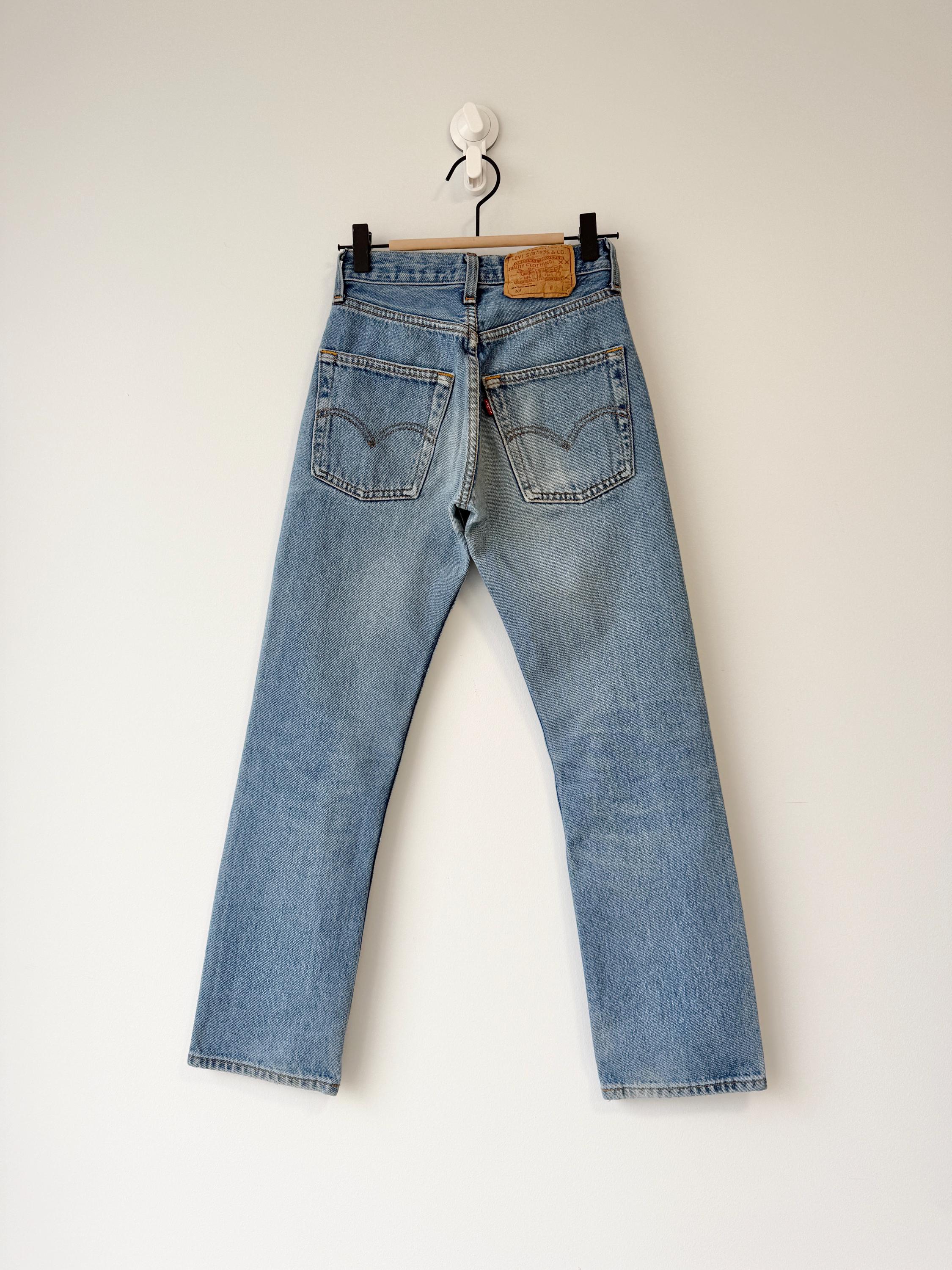 Softer w22 L27 Levis 501 vintage medium blue 90s denim straight leg jeans 501 21”/22” waist
