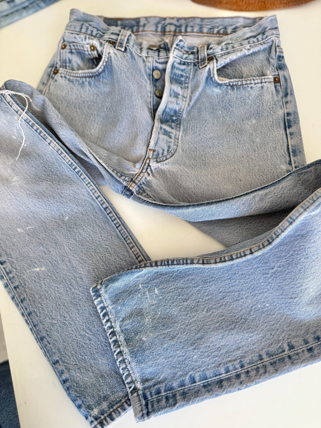 W27 L30 vintage Levis 501 26-27” measured light blue made in 80s USA