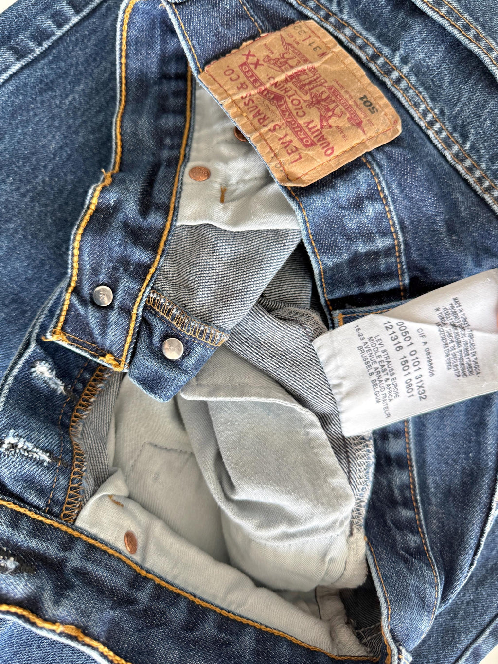 W29 L30 vintage Levis 501 28-29” measured dark blue made in Y2K