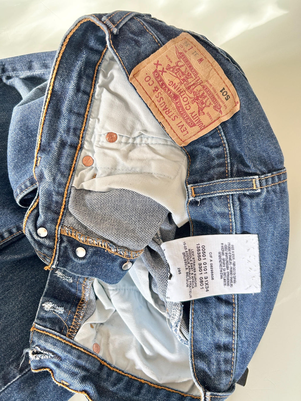 w28 L31 Levis 501 vintage dark indigo blue shade straight leg jeans made in Spain 501 vintage 28” waist decuk