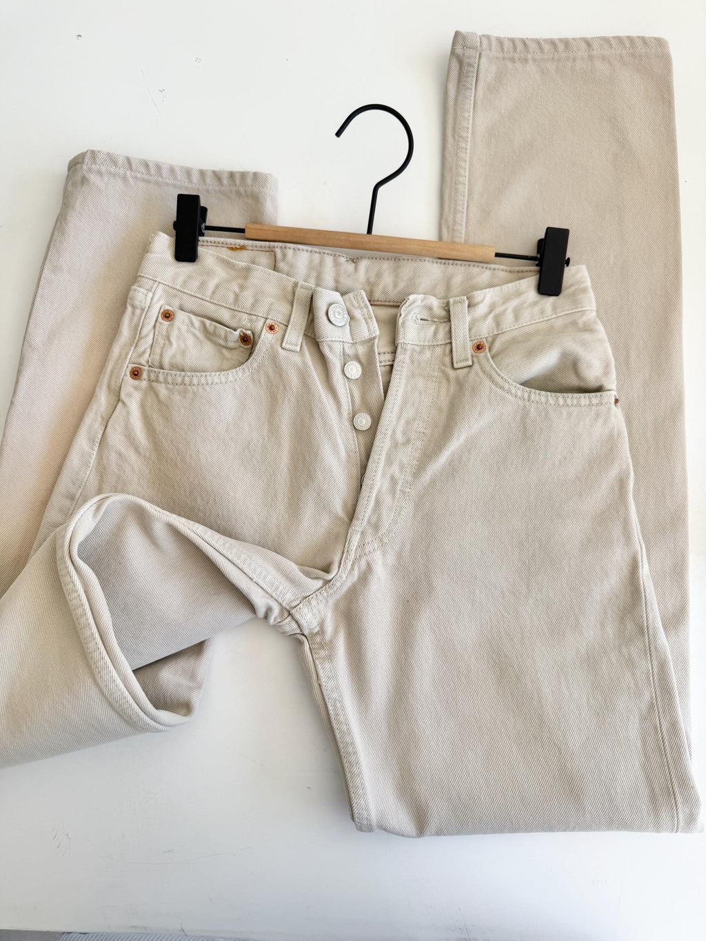 W25 L30 Levis 501 vintage 24-25” measured waist beige made in Spain 90s