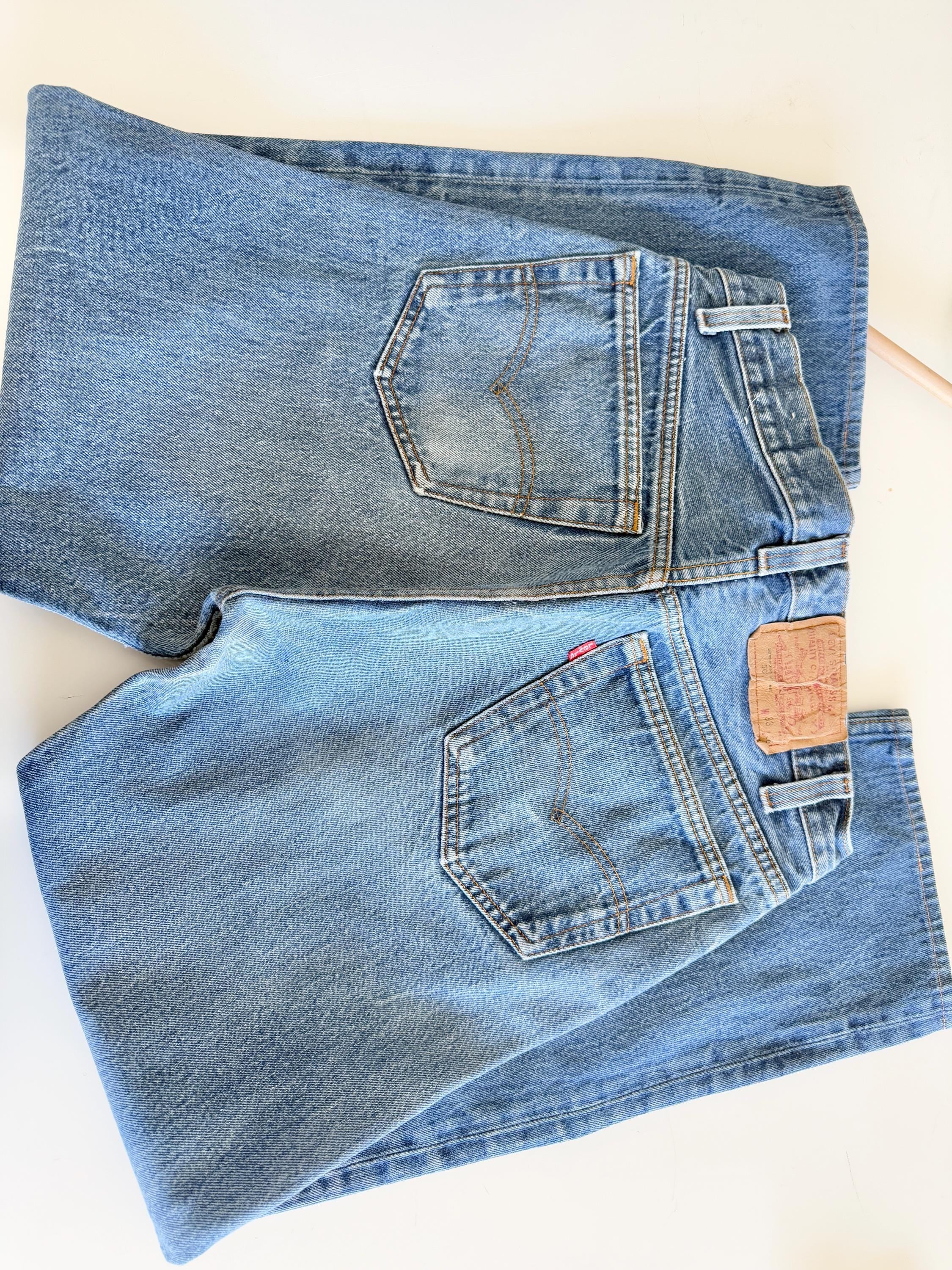 Levis 501s  vintage w30 L26 medium blue 501s made in USA 80s straight leg jeans 501 28”/30” waist