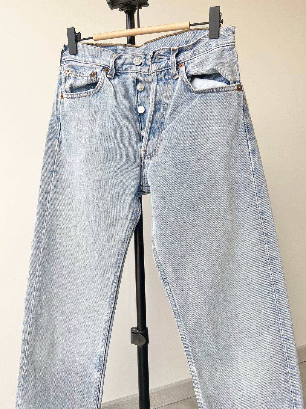 Levis 501 jeans w25 L34 90s light wash faded blue flared faded wash blue 501 vintage 501s