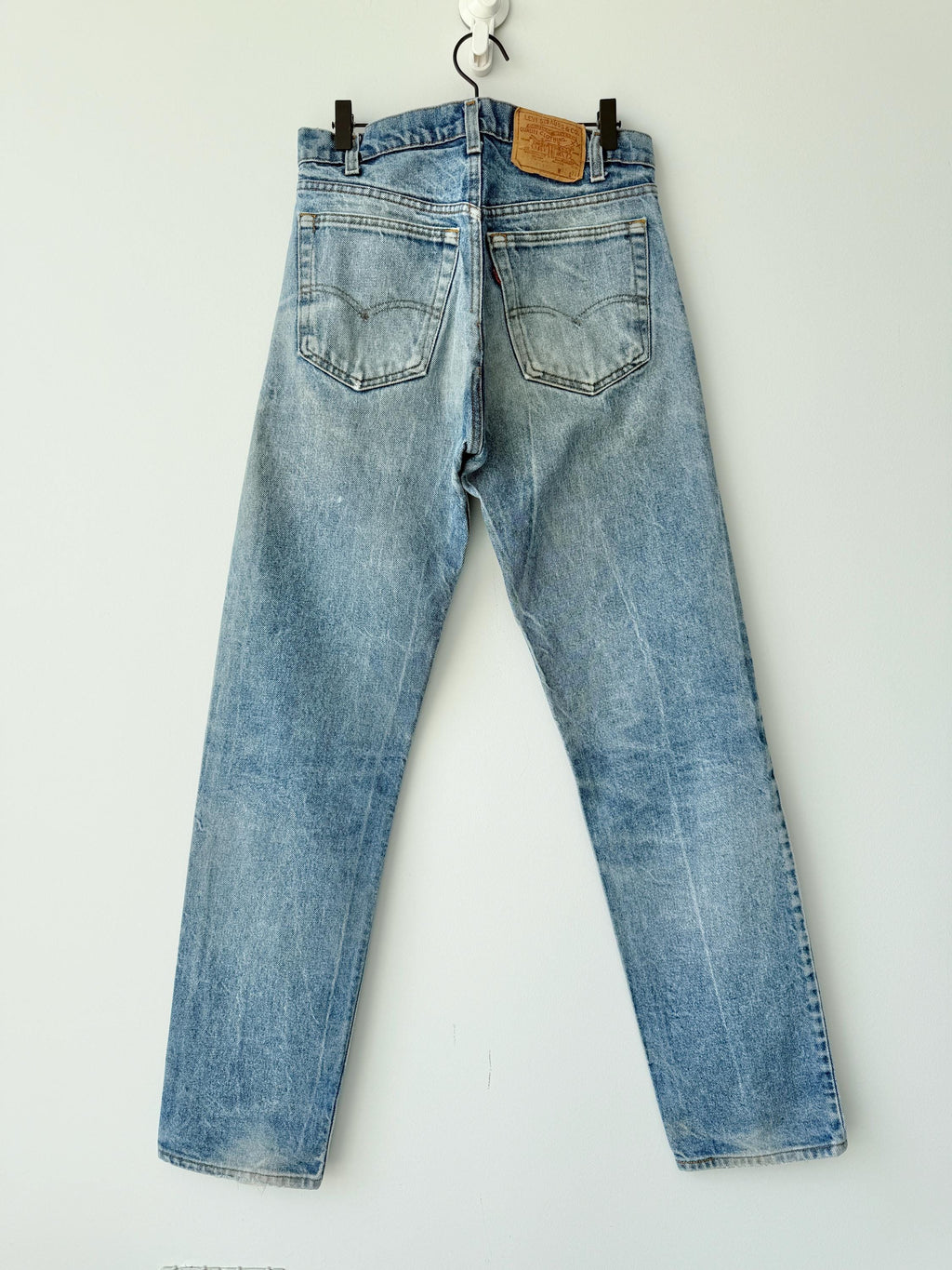 Held ***w31 L33 Levis 505 vintage 30-31” waist medium blue 505s made in USA 80s straight leg jeans