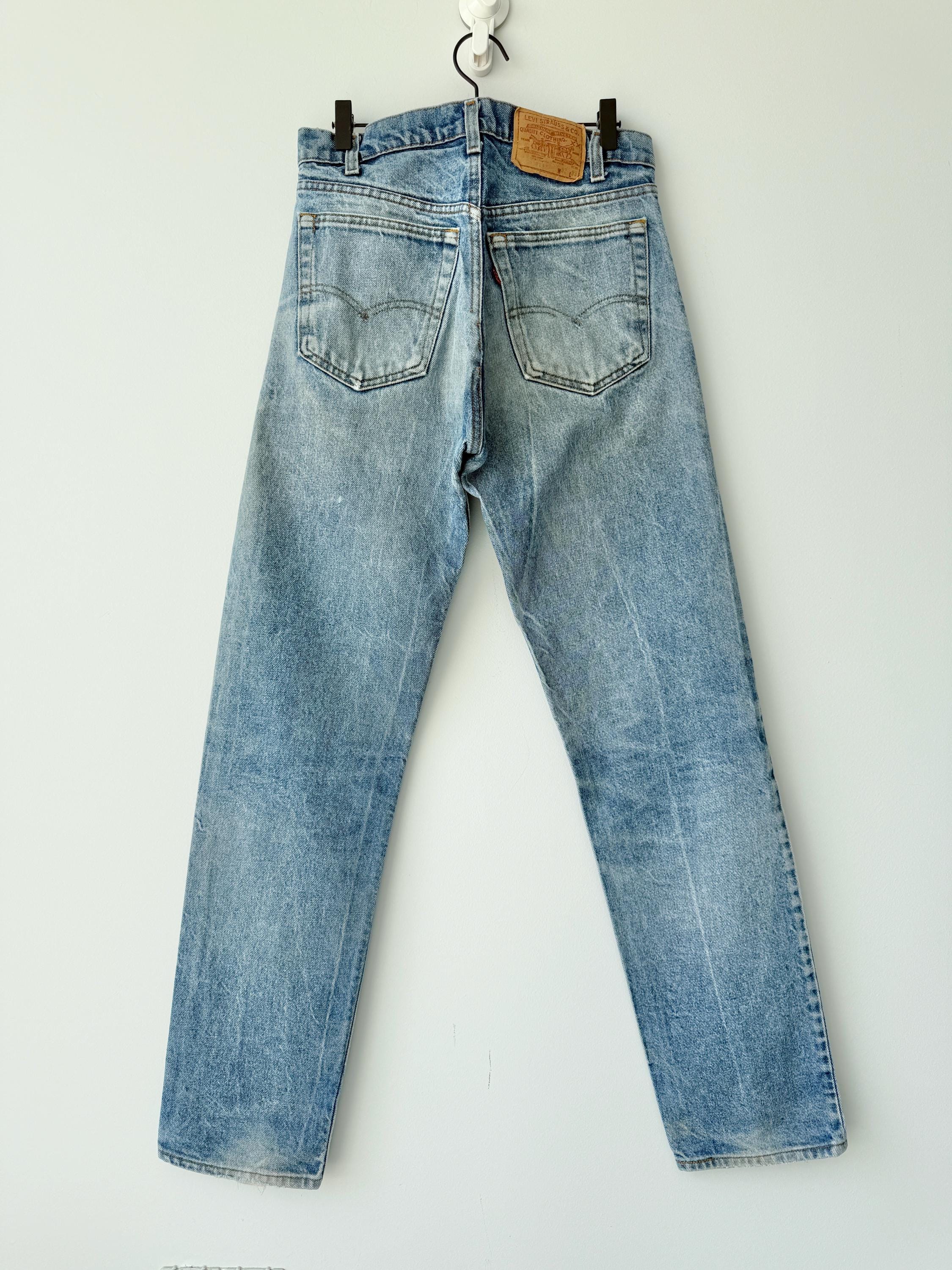Held ***w31 L33 Levis 505 vintage 30-31” waist medium blue 505s made in USA 80s straight leg jeans