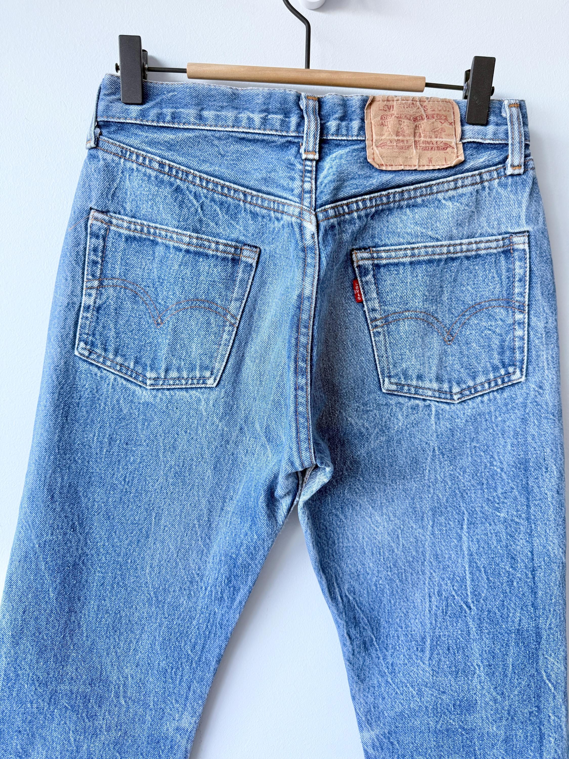 W26 L28 Levis 501 vintage 25-26” measured waist raw dark blue faded  made in 70s France  hol