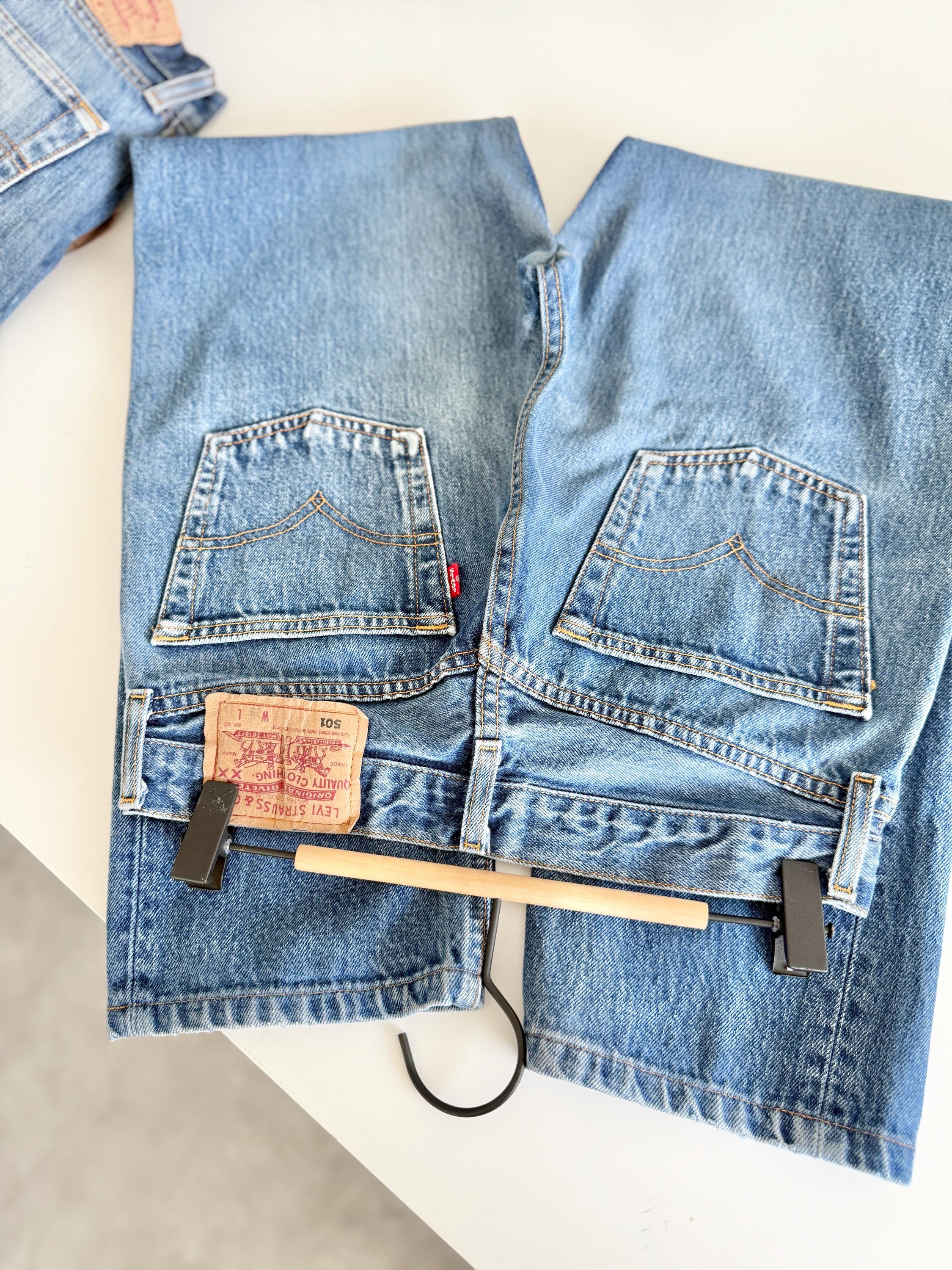 W27 L28 vintage Levis 501 26-27” measured medium dark blue made in 90s