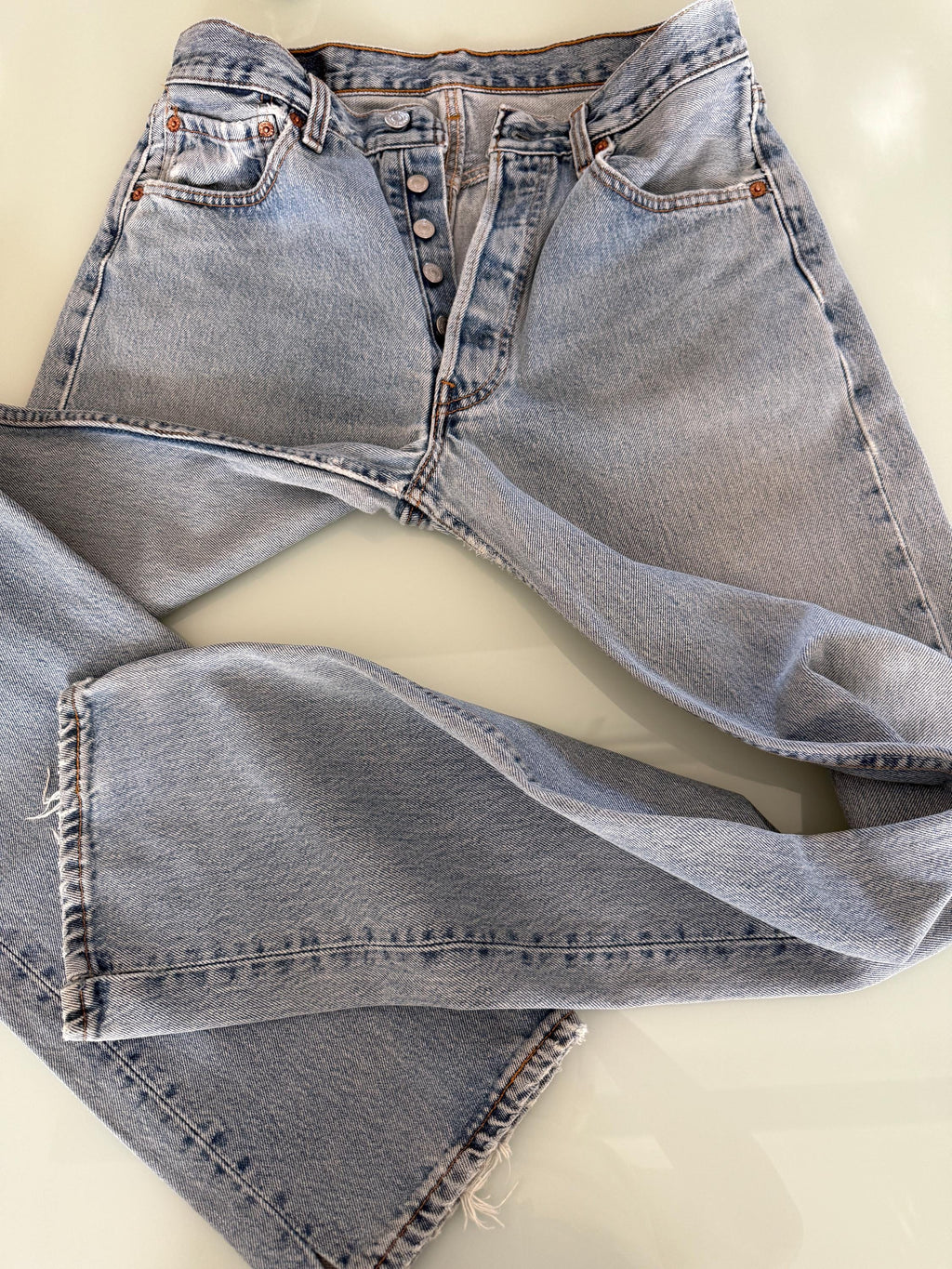 W29 L35 vintage Levis 501 29” measured stone wash light blue made in USA 90s