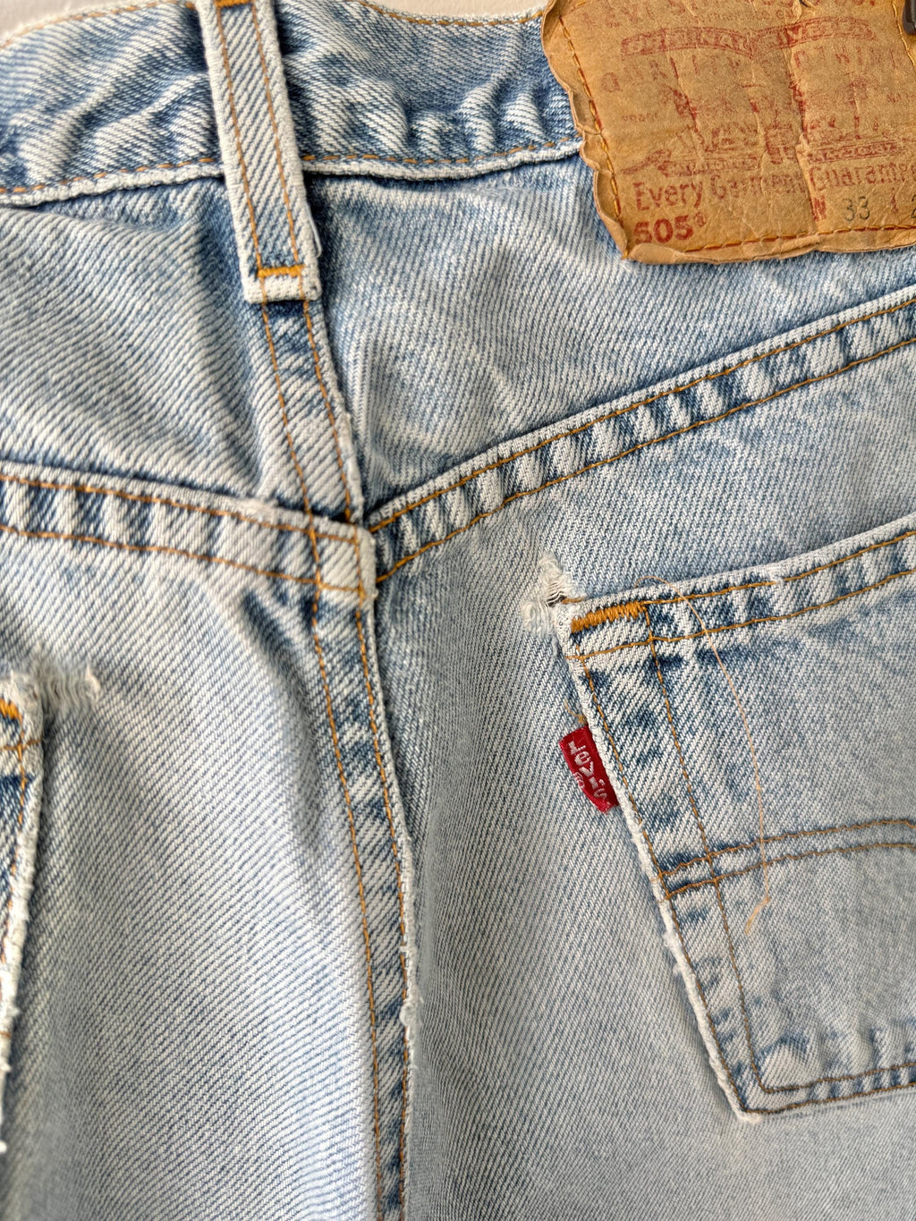 W31 L28 vintage Levis 505 31” measured waist faded light blue made