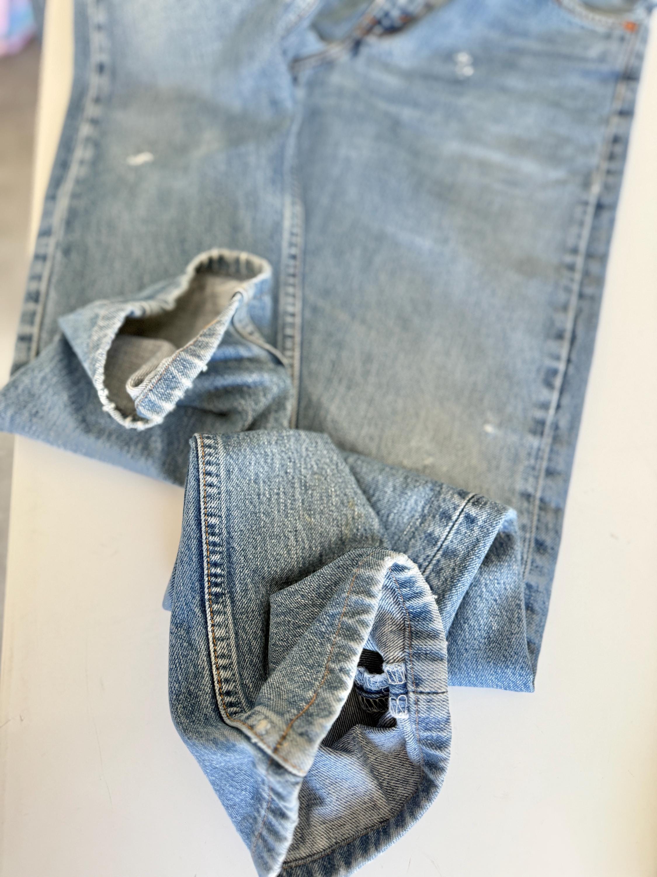 W30 L31 vintage Levis 505 29-30” measured waist medium blue denim made in 90s