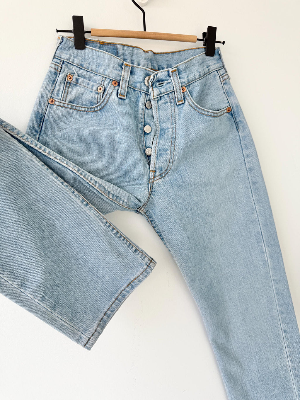 W24 L30 Levis 501 vintage 23-24” measured waist light blue made in y2k