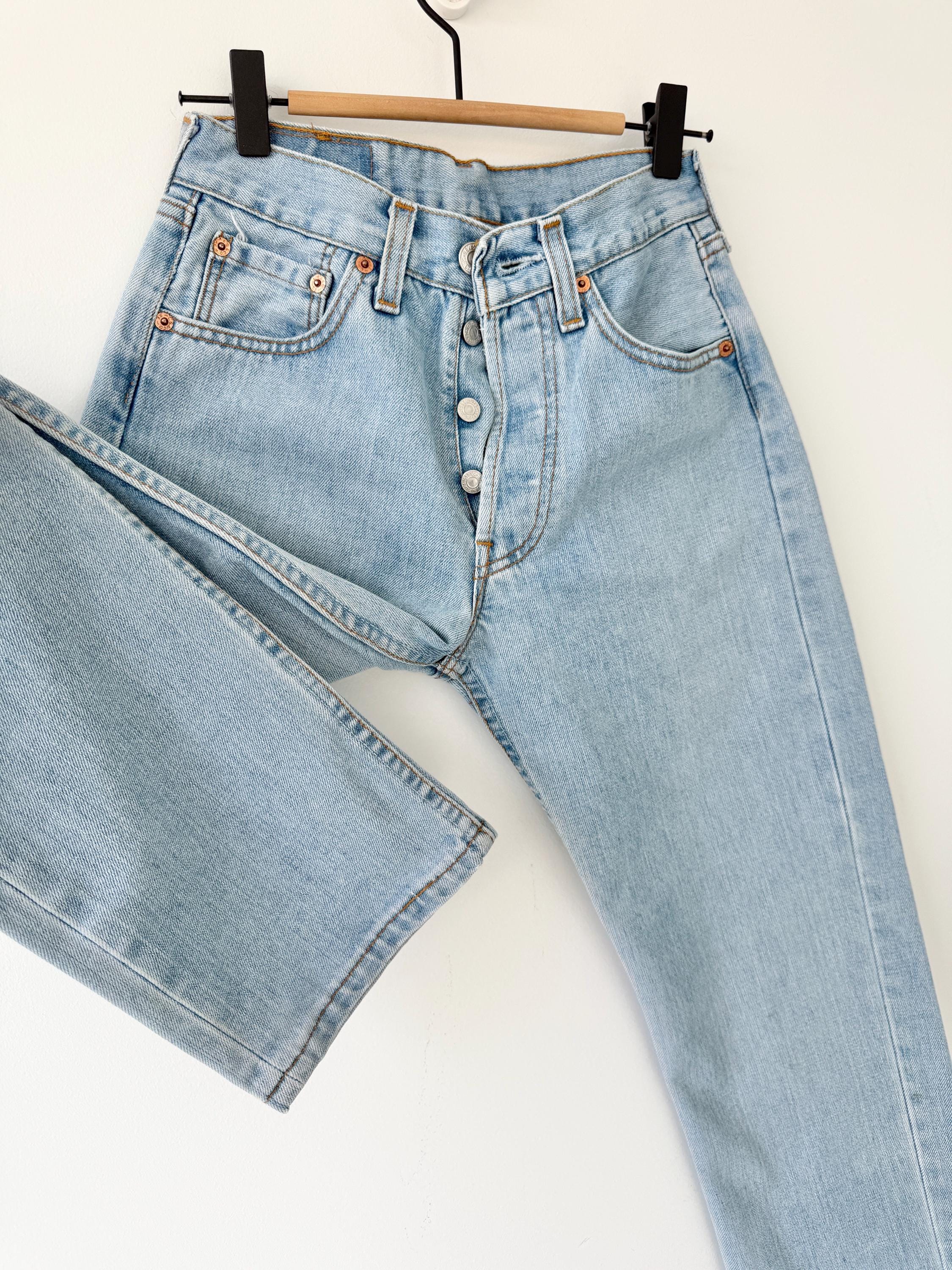 W24 L30 Levis 501 vintage 23-24” measured waist light blue made in y2k