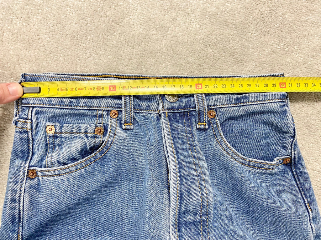 w23 L30 Vintage Levi’s 501 90s made in Canada