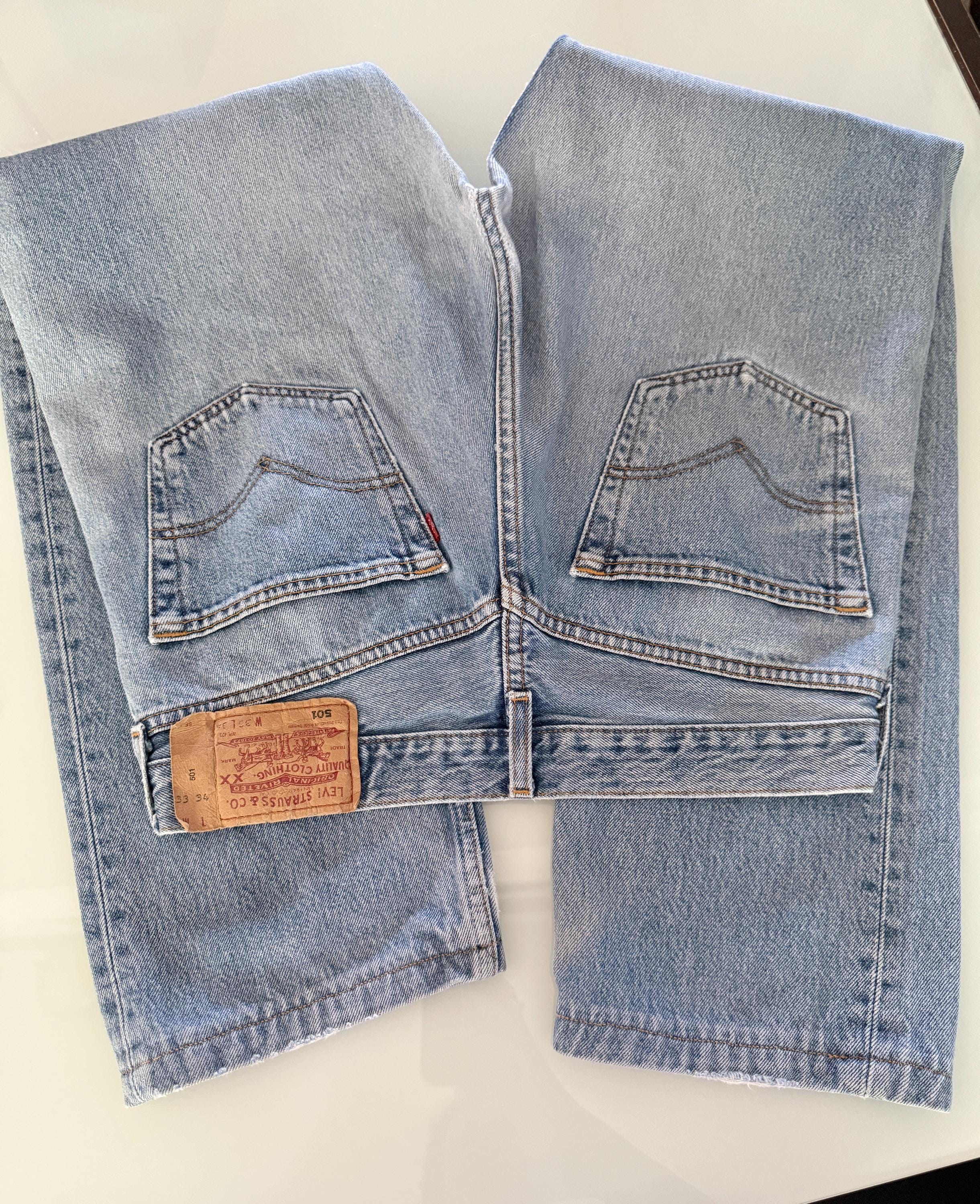 W31 L30 Levis 501 vintage 30-31” waist medium blue 501s made in y2k