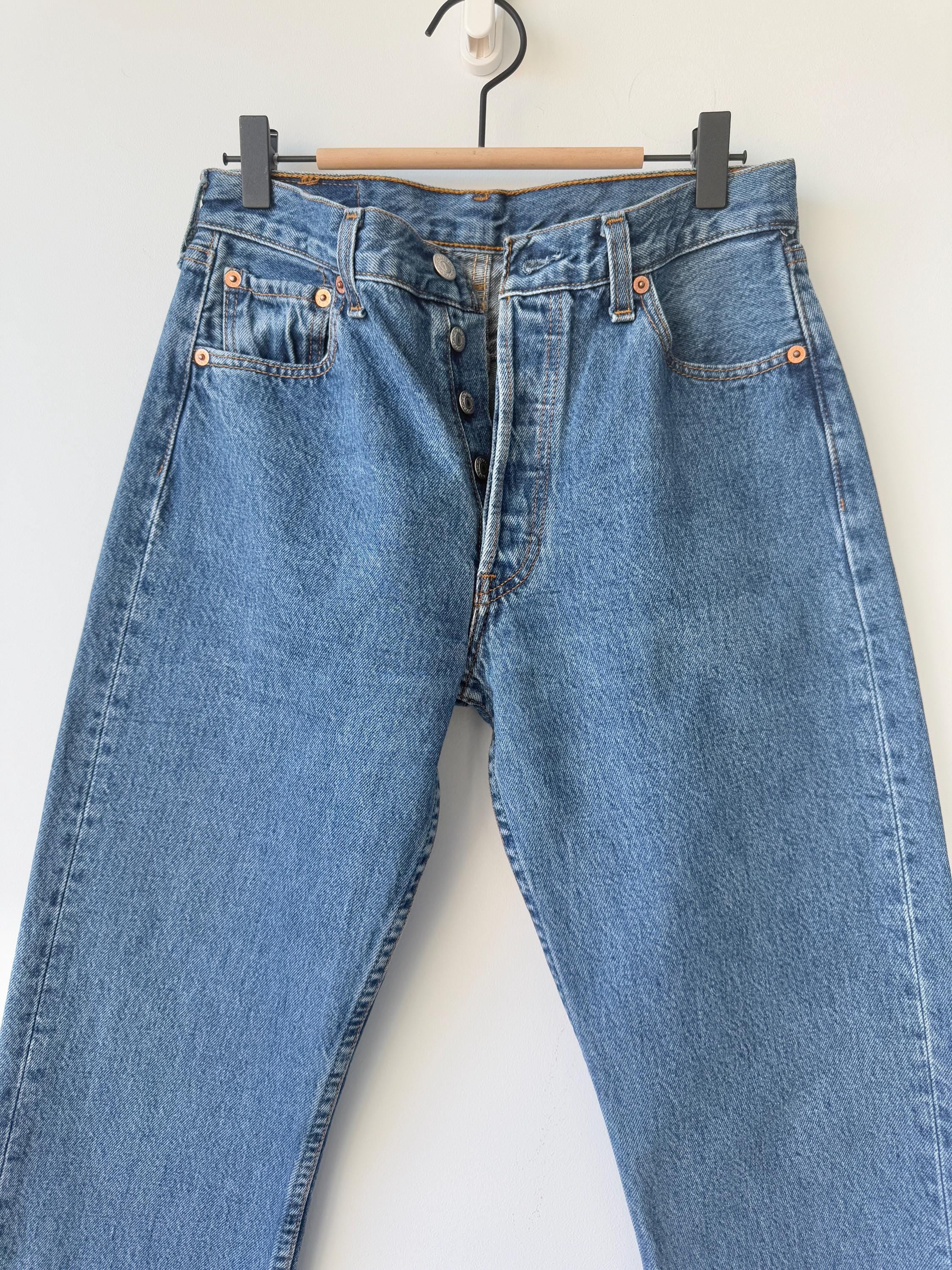 Levis 501 vintage w28 L32 medium blue 501s made in Spain straight leg jeans 501 27”/28” waist (febuk)