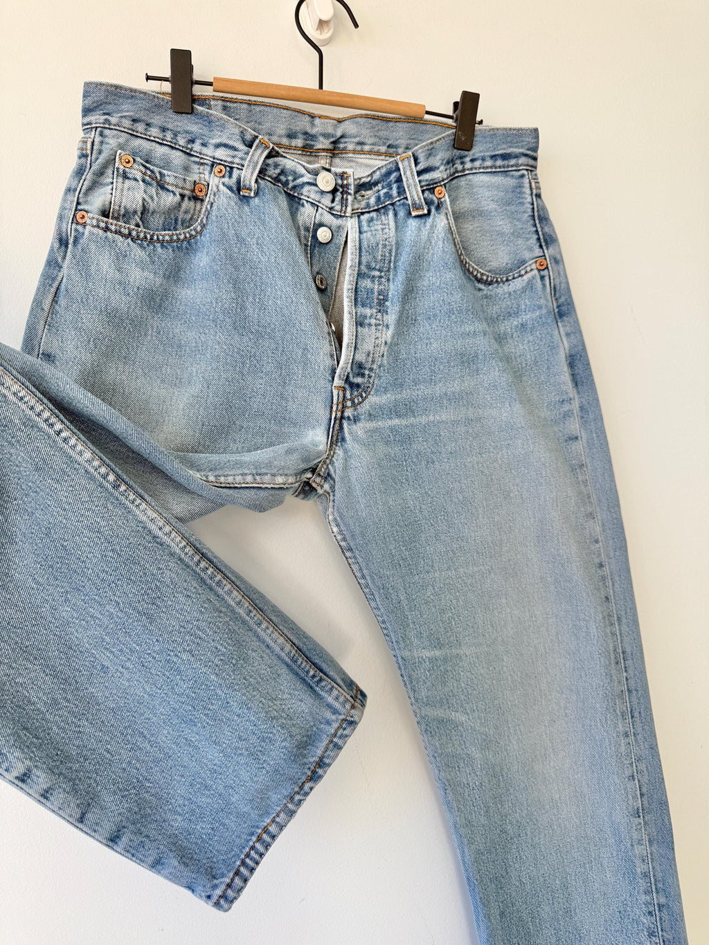 W32 L36 vintage Levis 501 31-32” measured medium faded lines blue made in 90s