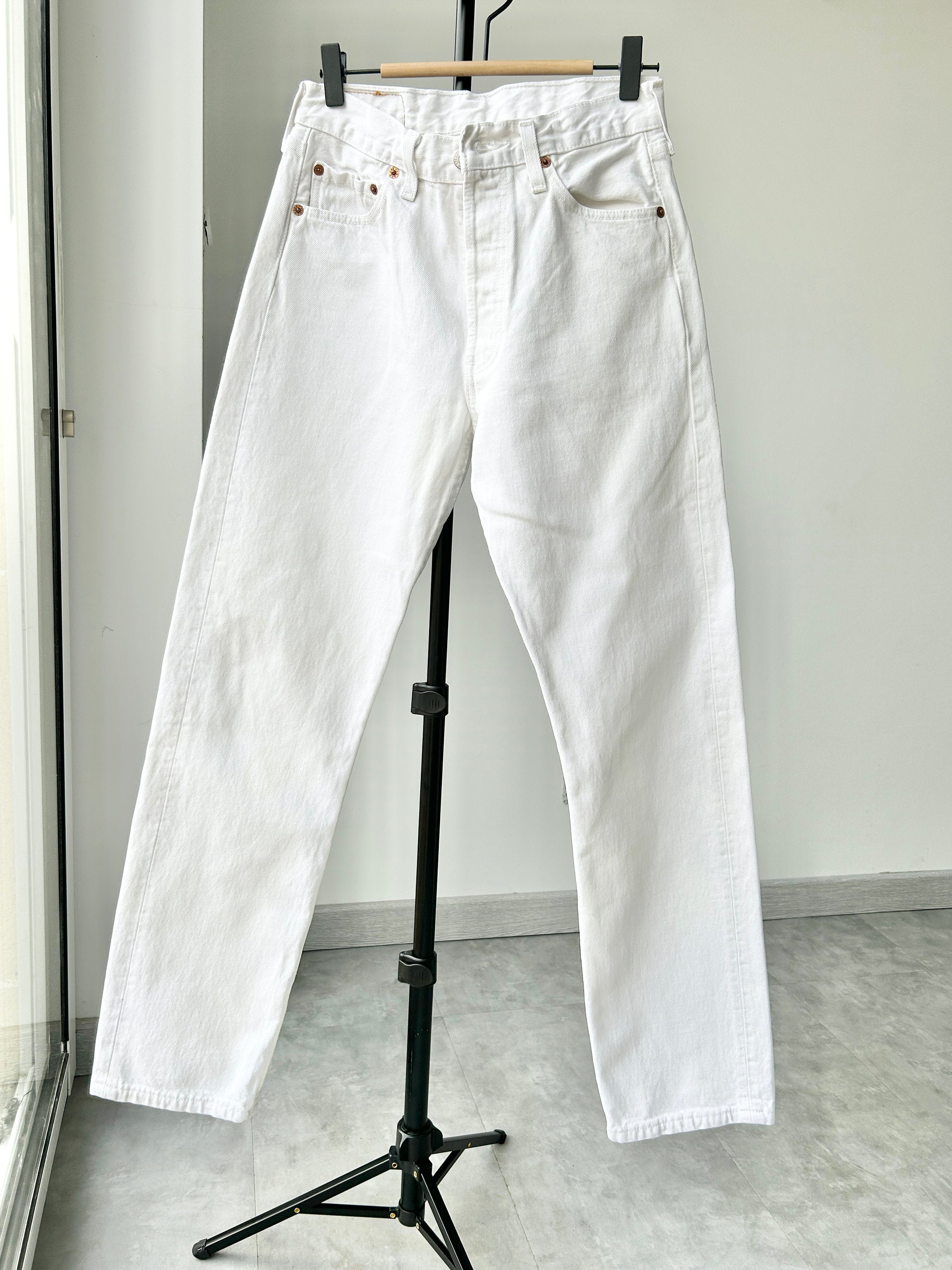 Levi’s 501 vintage w27 L30 Levi’s 501 white off white straight leg white 501 vintage blue 501 worn vintage Levi’s