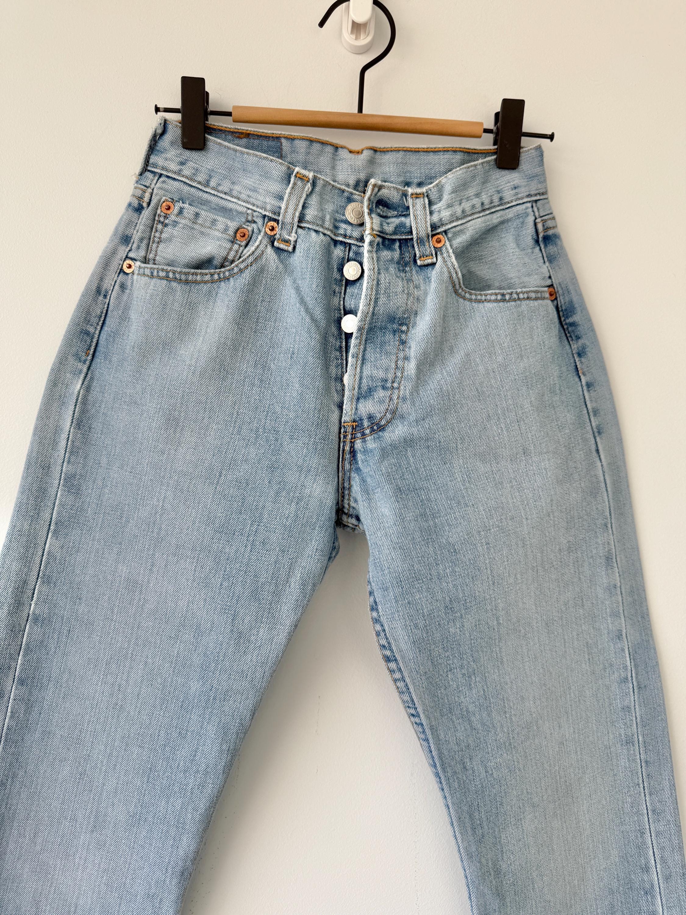 W24 L30 Levis 501 vintage 23-24” measured waist light blue made in y2k