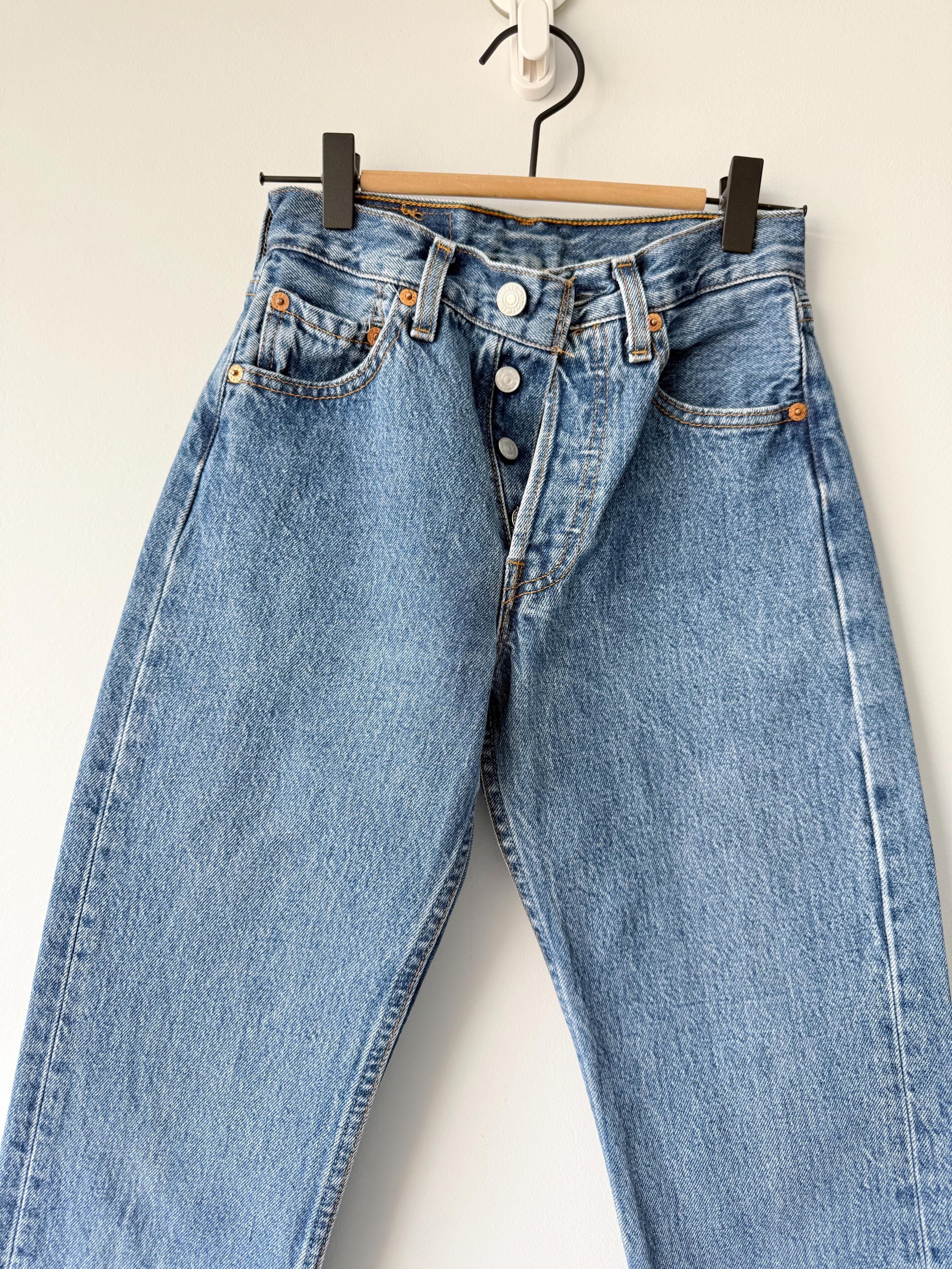 W23 L29  vintage Levis 501 22-23” measured waist medium fade made in 90s