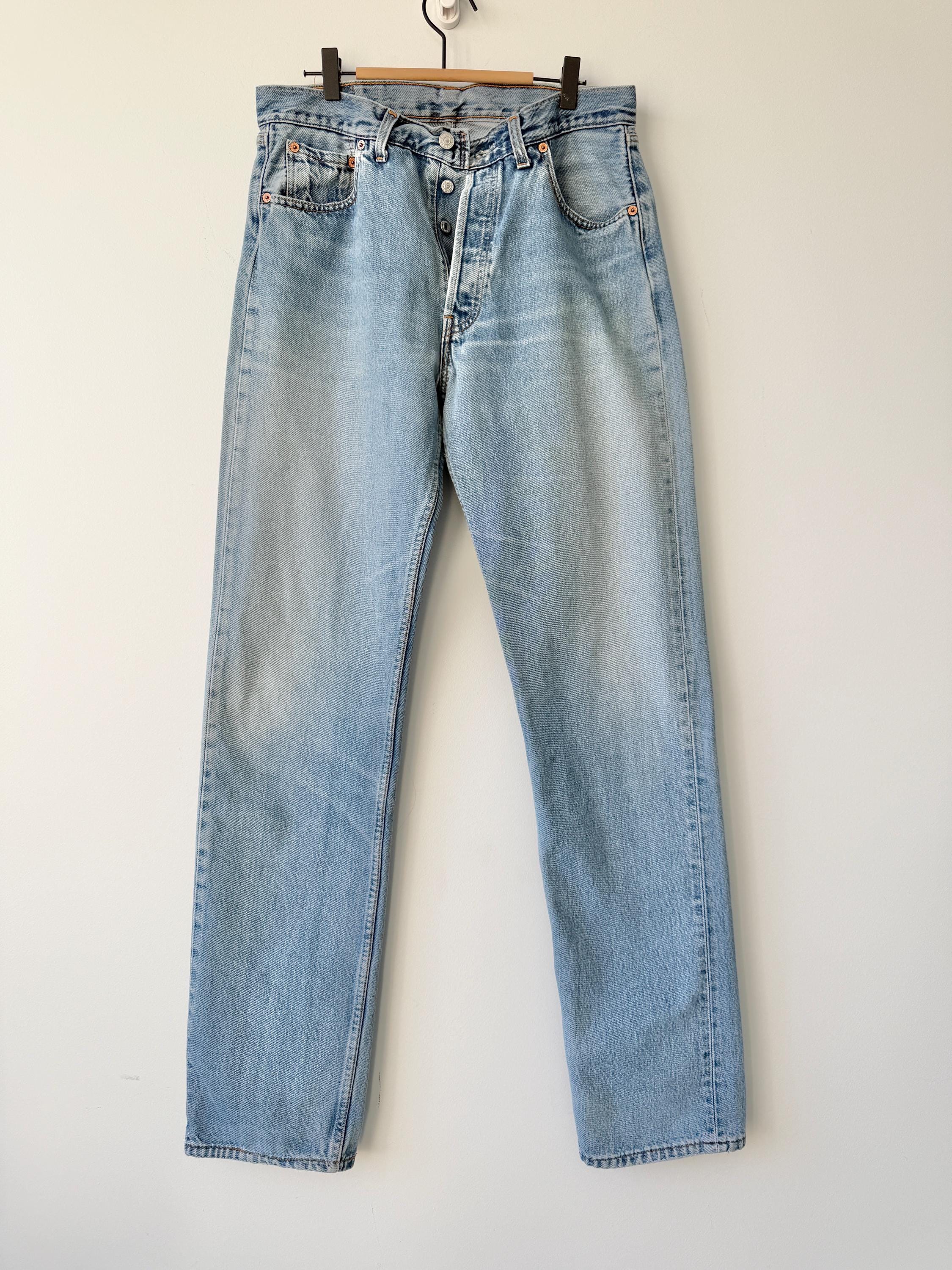 W32 L36 vintage Levis 501 31-32” measured medium faded lines blue made in 90s
