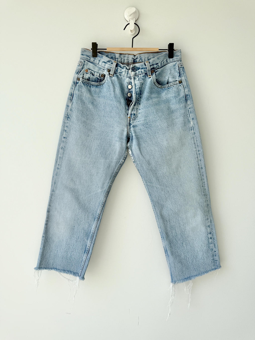 W29 L23 Levis 501 vintage 28-29” measured waist faded light blue 80s-90s made in France