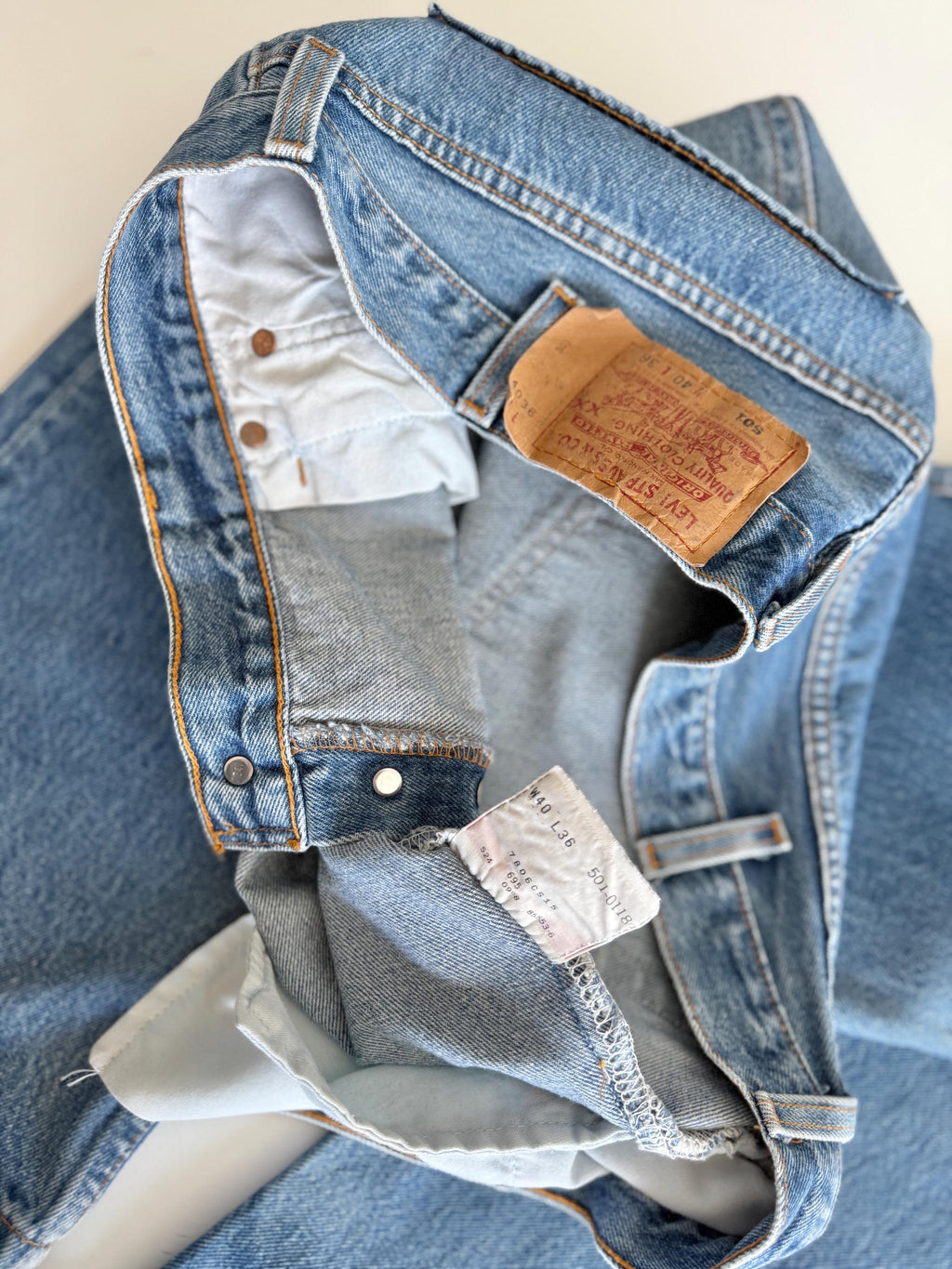 W38 L35 vintage Levis 501 37-38” measured waist medium dark blue made in USA 90s