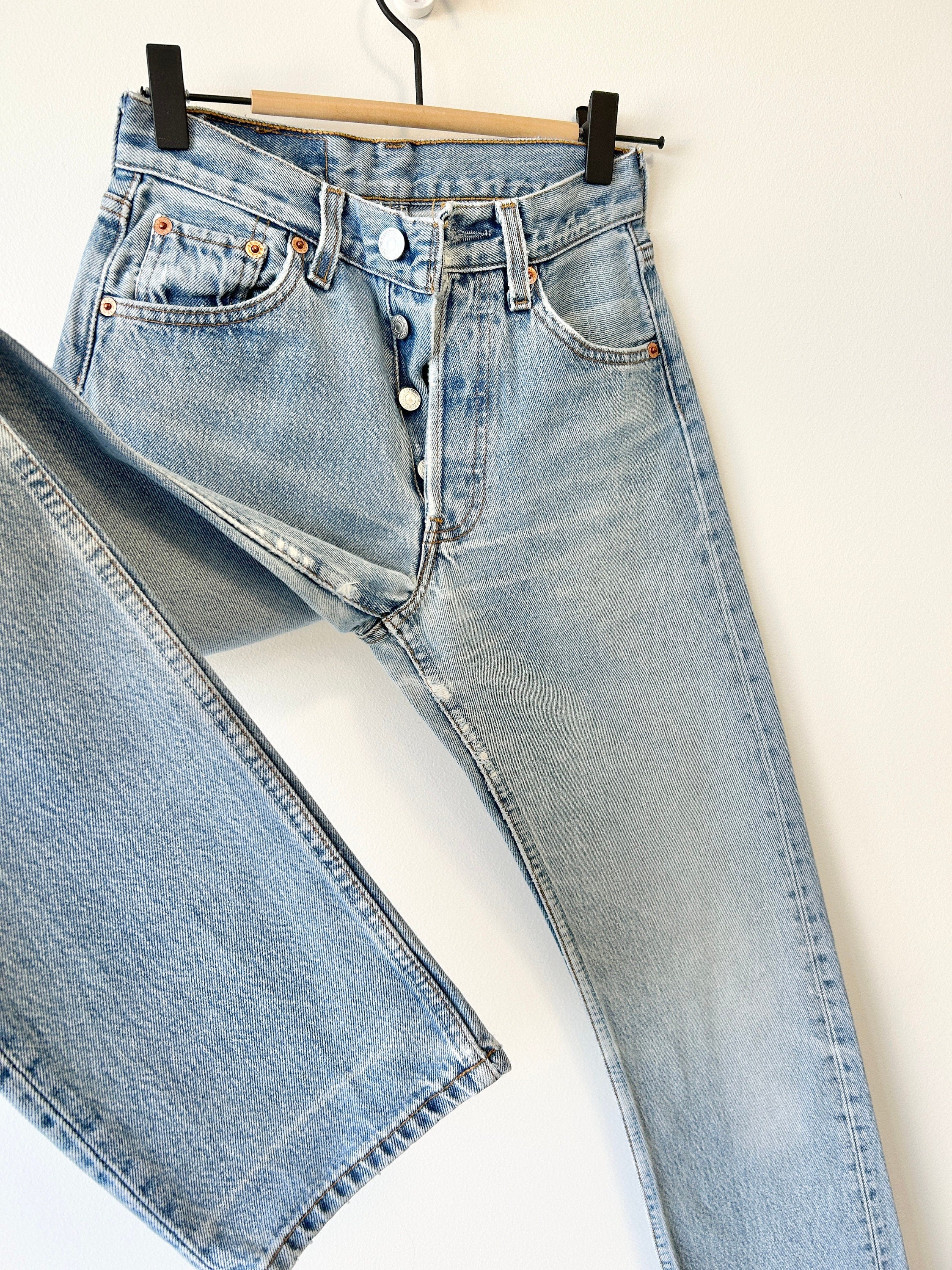 Levi’s 501 vintage w23 L30 Levi’s 501 light blue faded blue straight leg blue 501 vintage blue 501 worn vintage Levi’s