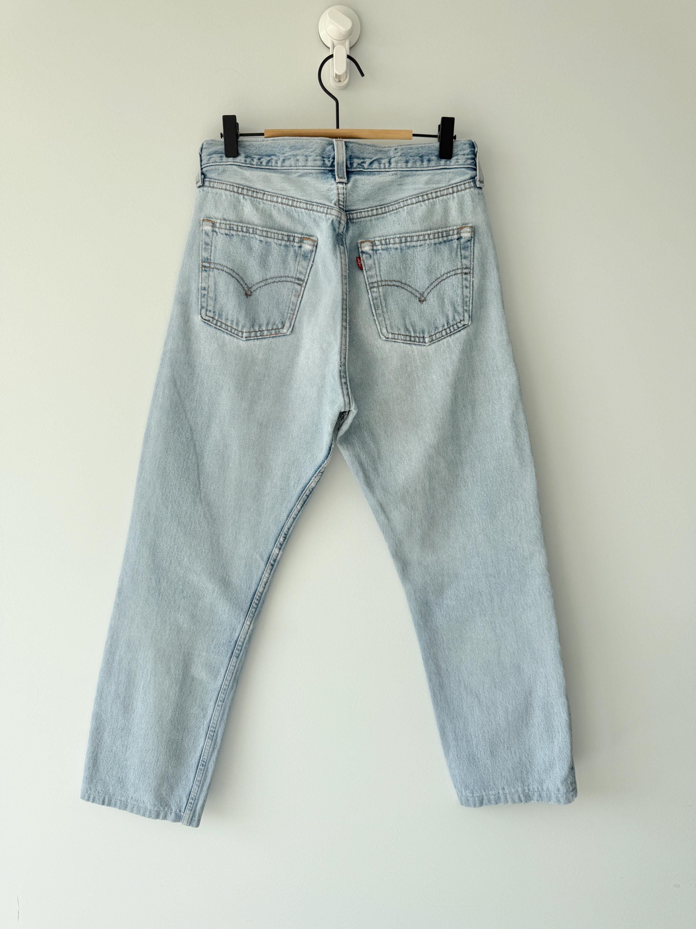 Soft W28 L27 Levis 501 vintage 28” waist light blue faded blue 501s made in USA 90s tag for women