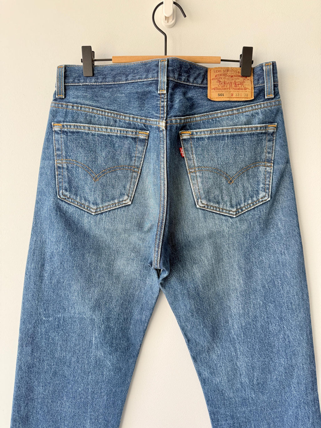 W31 L30 Levis 501 vintage 30-31” measured waist dark blue made in USA 90s