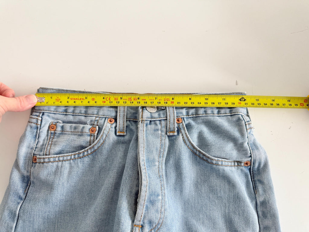 W24 L30 Levis 501 vintage 23-24” measured waist light blue made in y2k