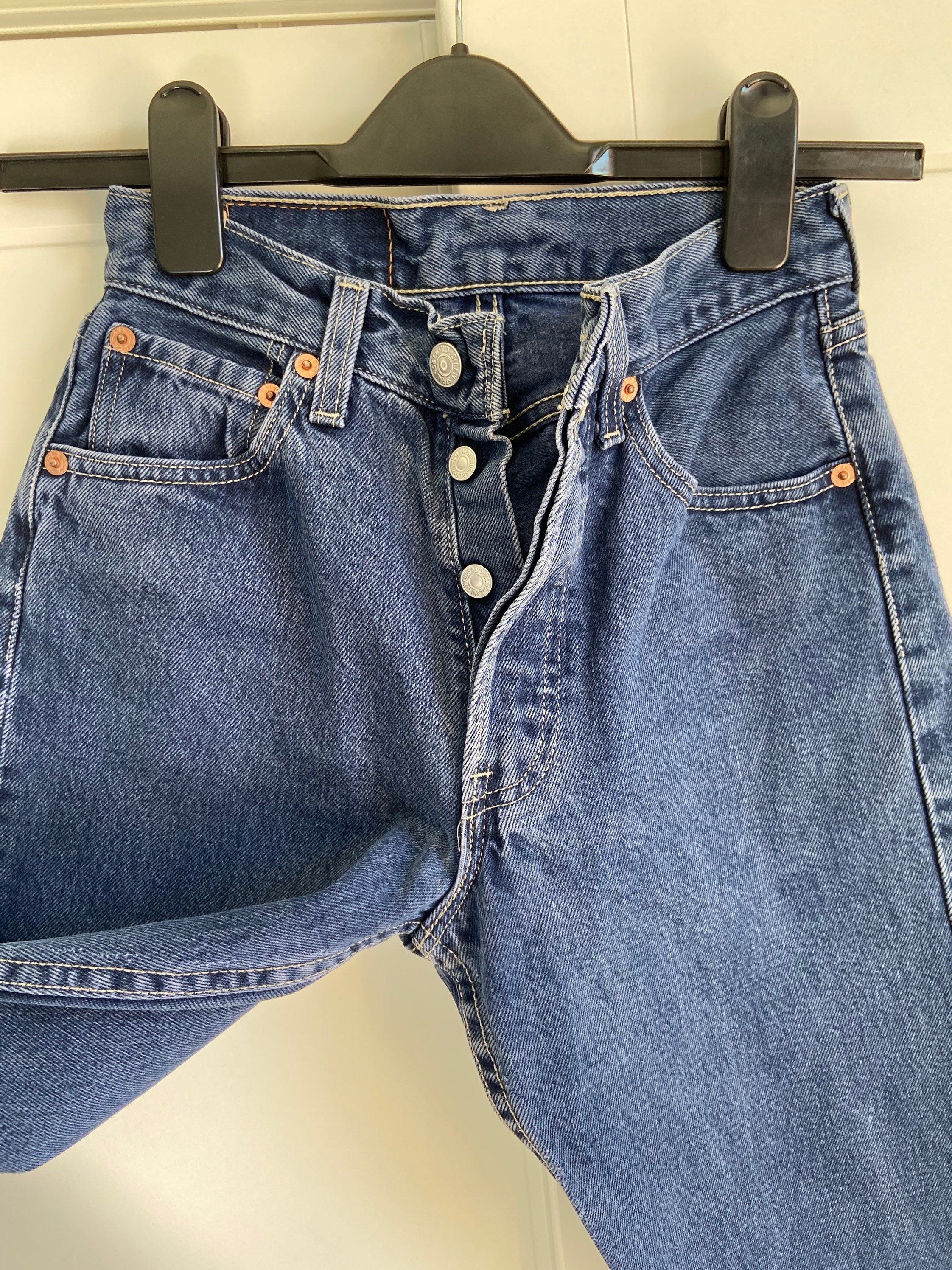 w23 L31 Vintage levis 501 made in USA tag for women vintage 501s 90s Levi’s 501