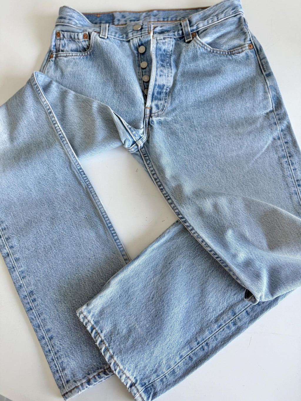 W29 L33 Levis 501 vintage 28-29” measured waist light blue made in USA 90s