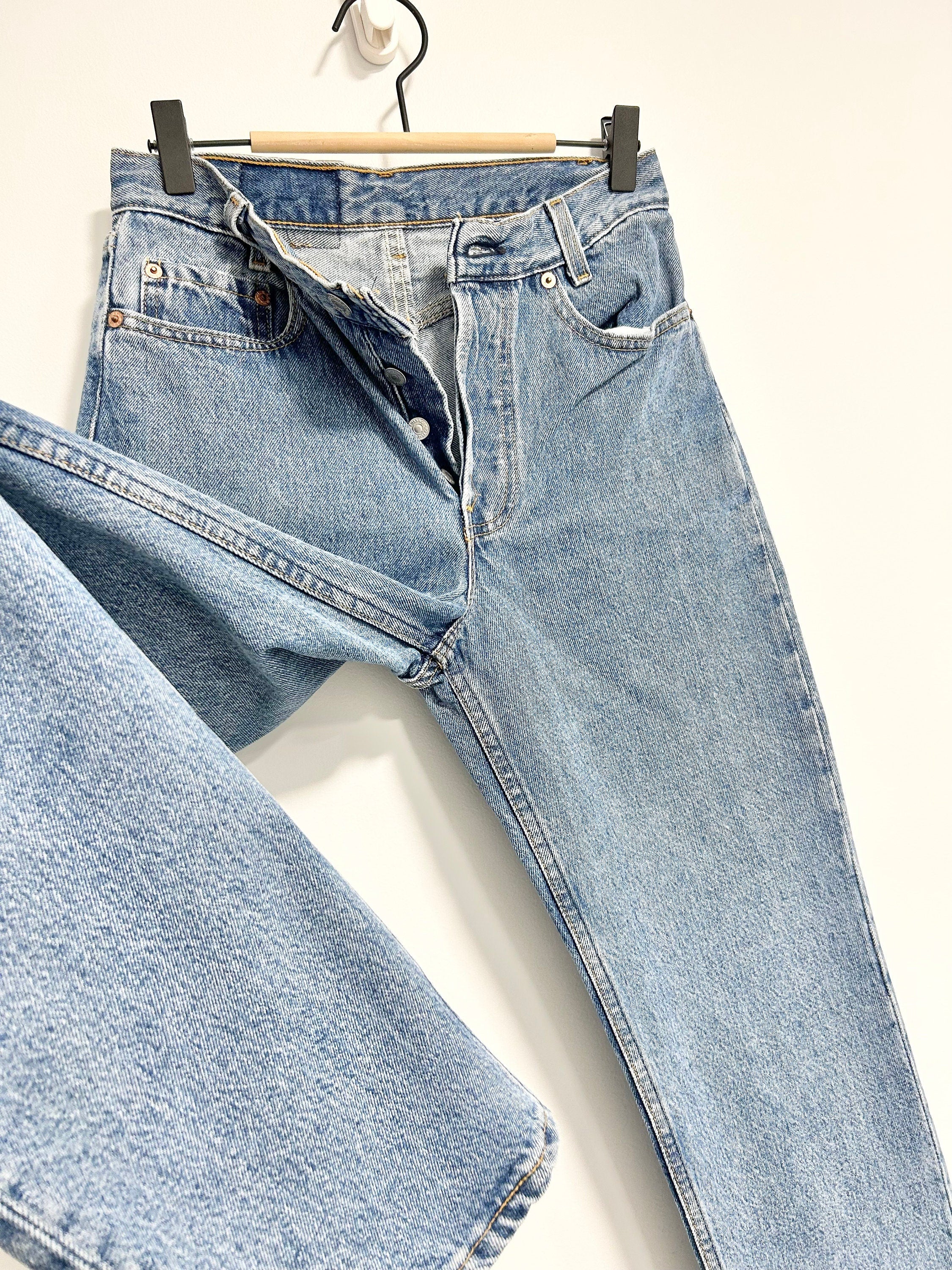 Levis 501 jeans w26 L31 90s medium wash faded blue 501 faded wash blue 501 vintage 501s