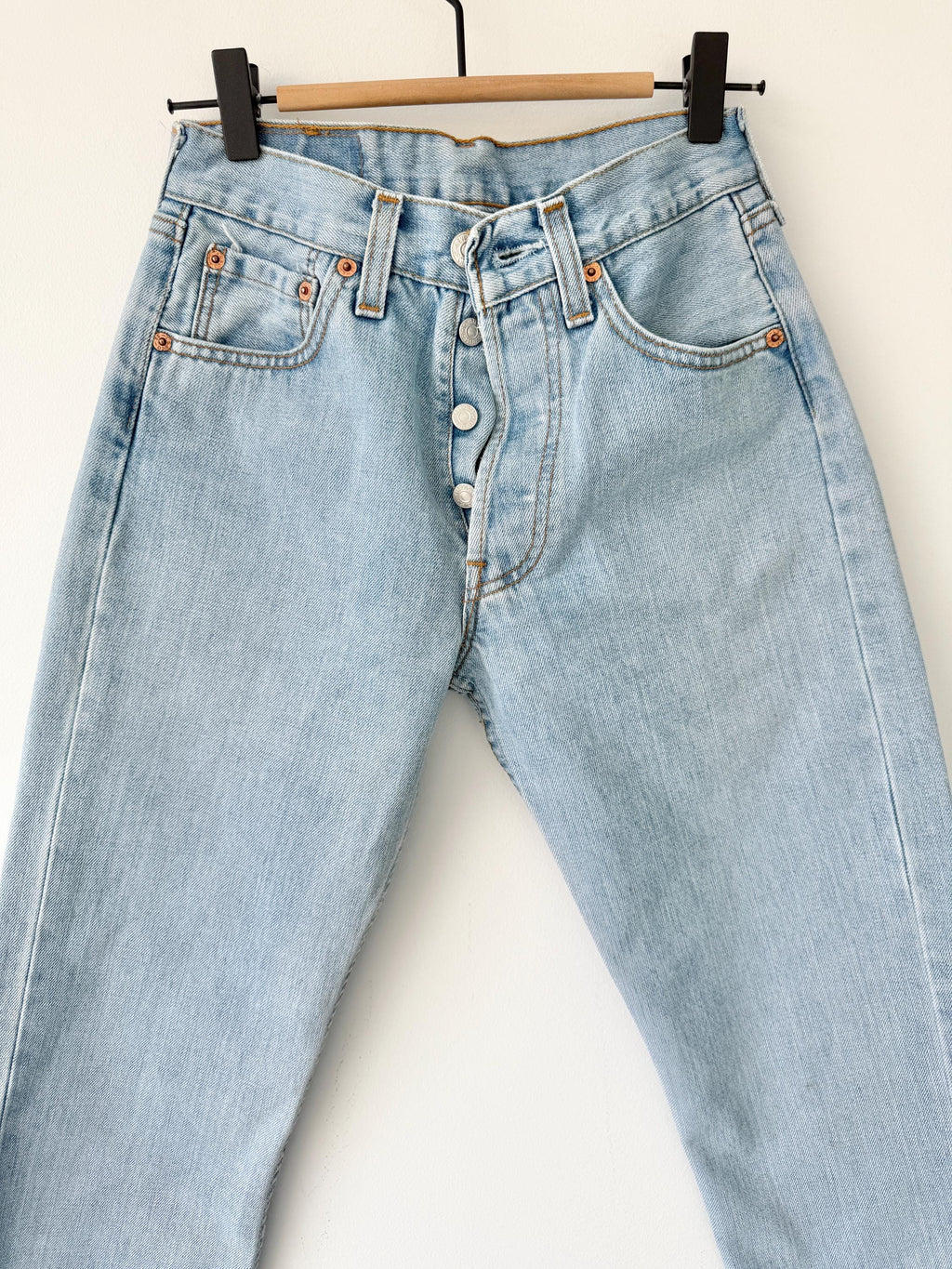 W24 L30 Levis 501 vintage 23-24” measured waist light blue made in y2k