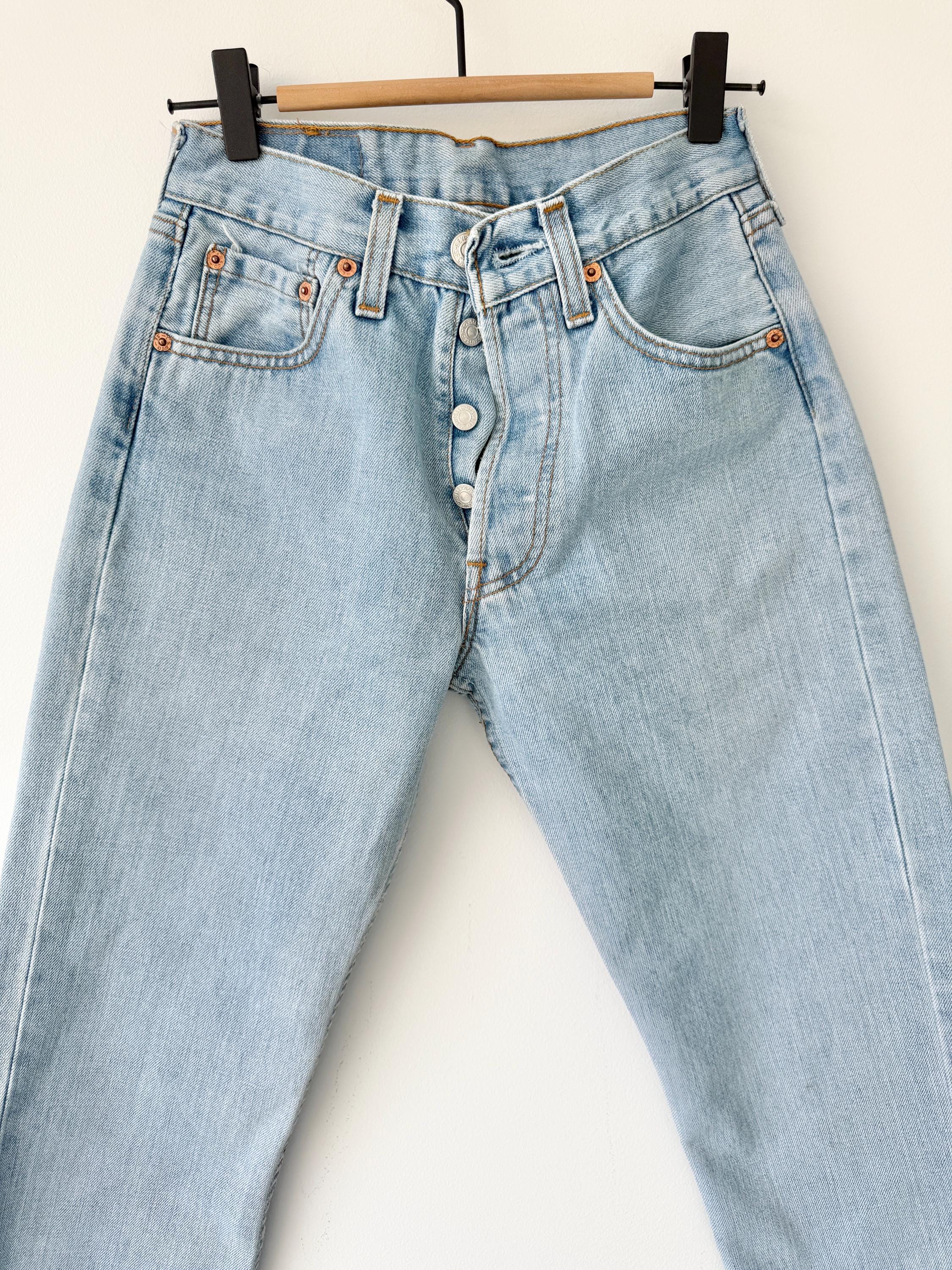 W24 L30 Levis 501 vintage 23-24” measured waist light blue made in y2k