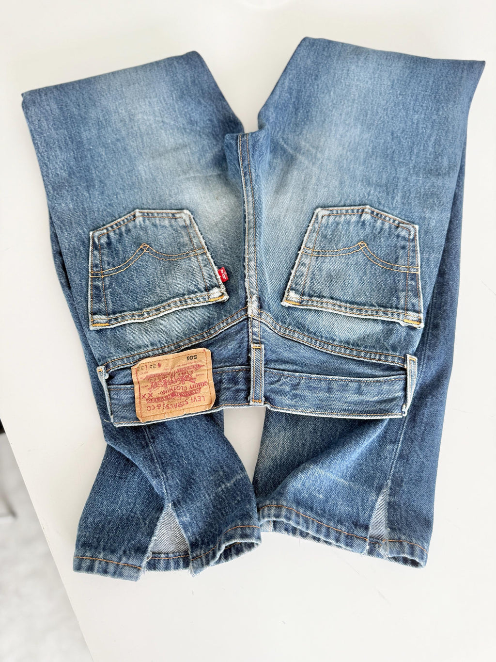 soft Levis 501s  vintage w22/23 L31 dark faded blue 501s made in U.K. 90s straight leg jeans 501 22”/23” waist (mayuk)
