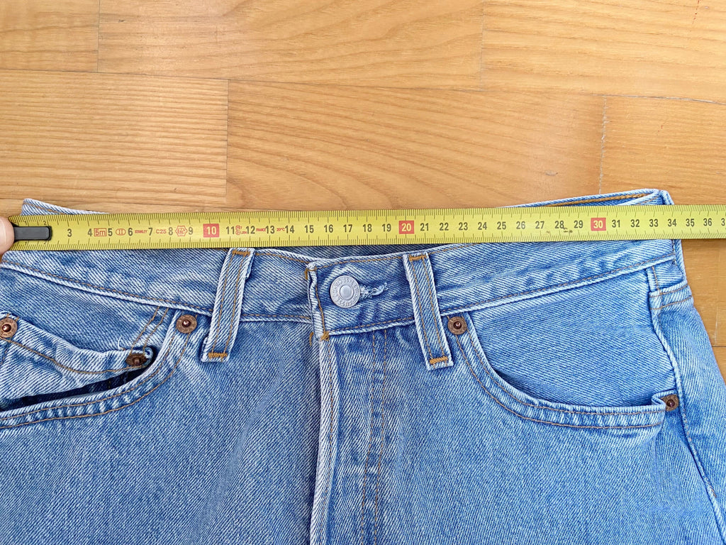 Vintage levis 501 26” made in USA for women