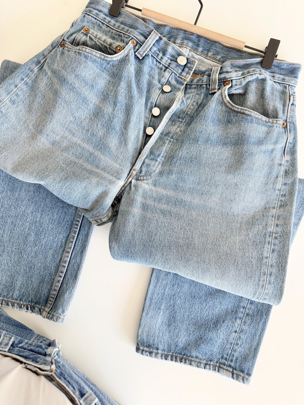 Levis 501s  vintage w31 L29 medium faded blue 501s made in USA 80s straight leg jeans 501 30”/31” waist hol