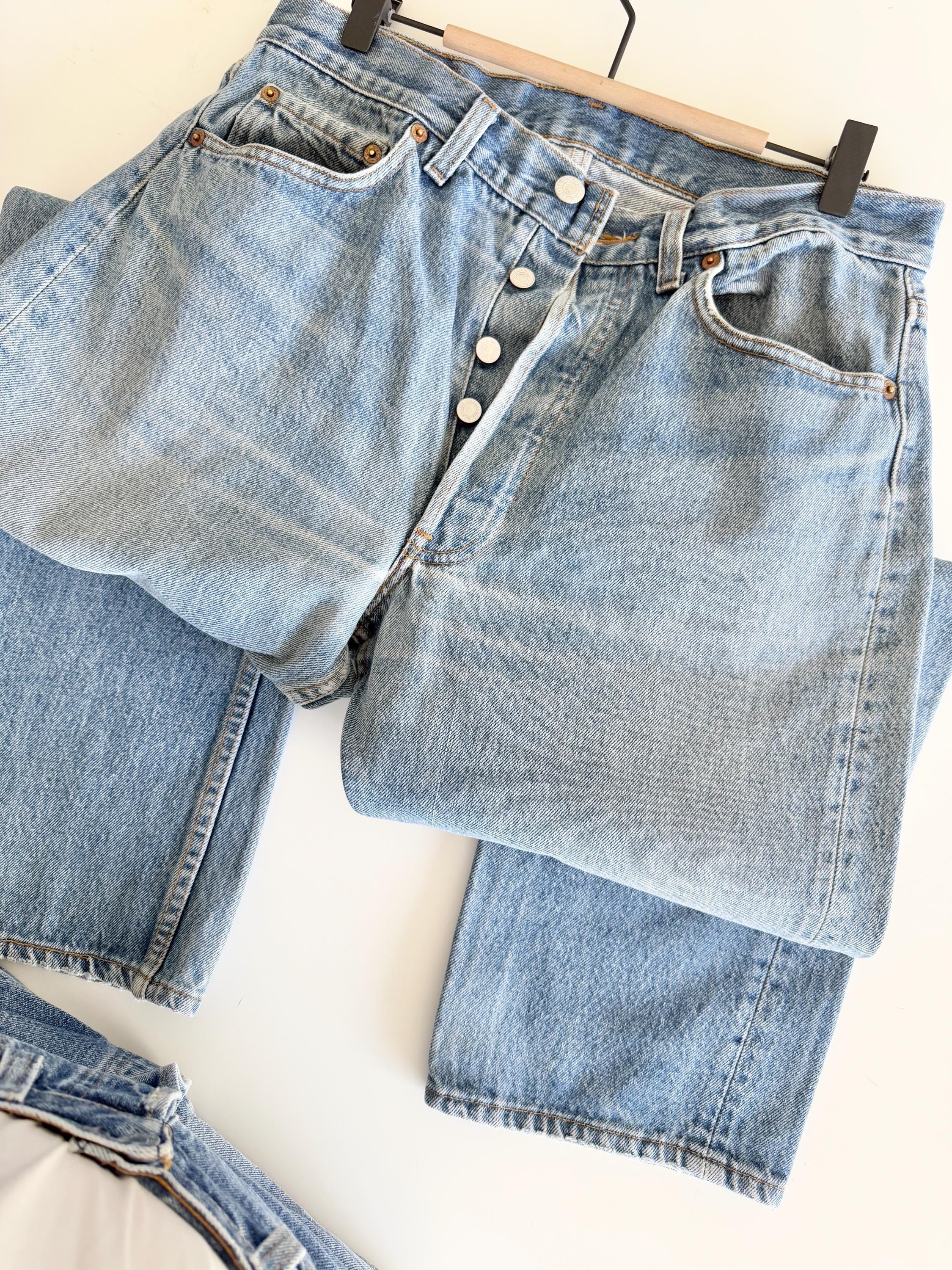 Levis 501s  vintage w31 L29 medium faded blue 501s made in USA 80s straight leg jeans 501 30”/31” waist hol