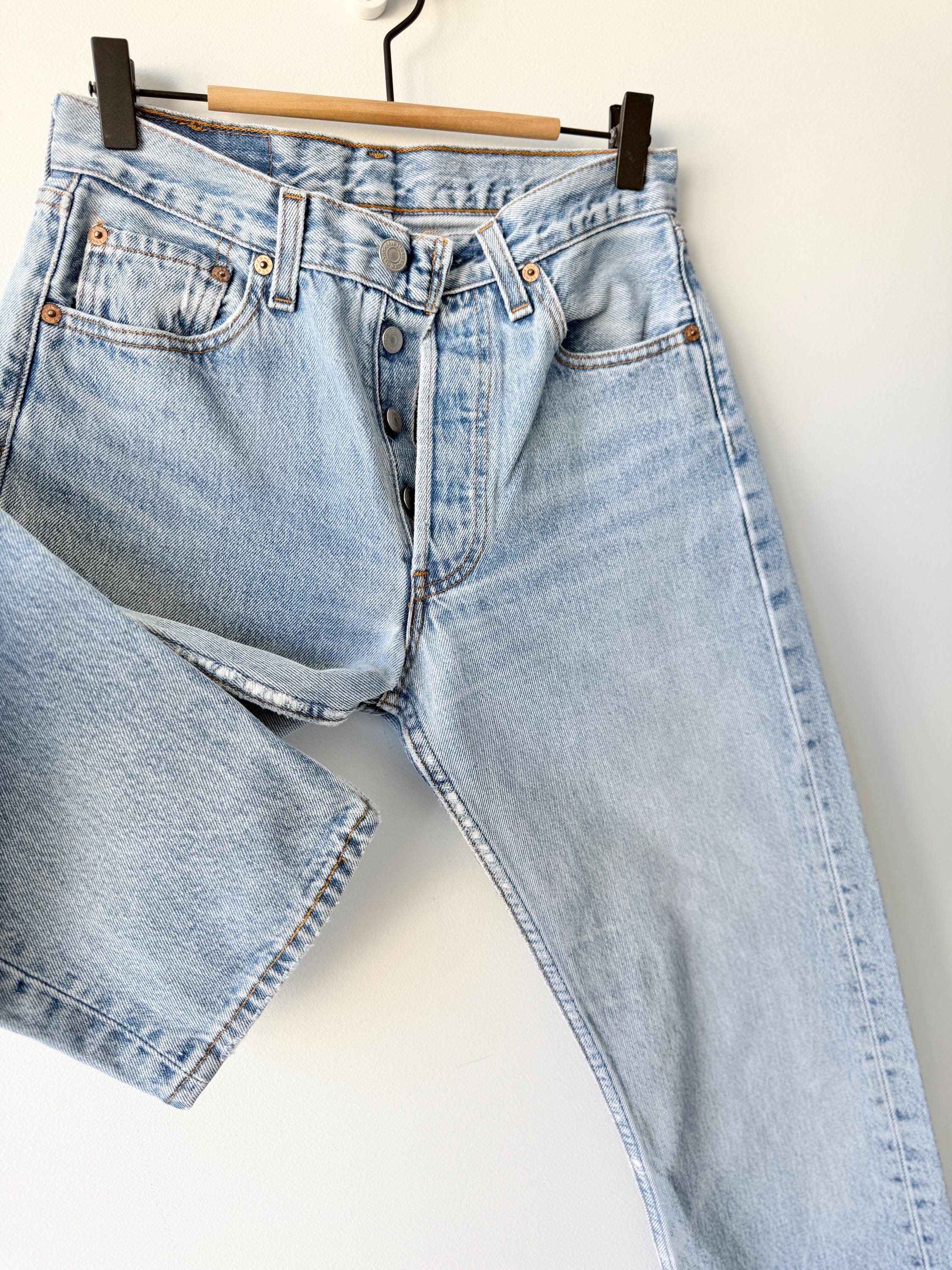 W26 L29 vintage Levis 501 25-26” measured waist light faded denim made in USA 90s