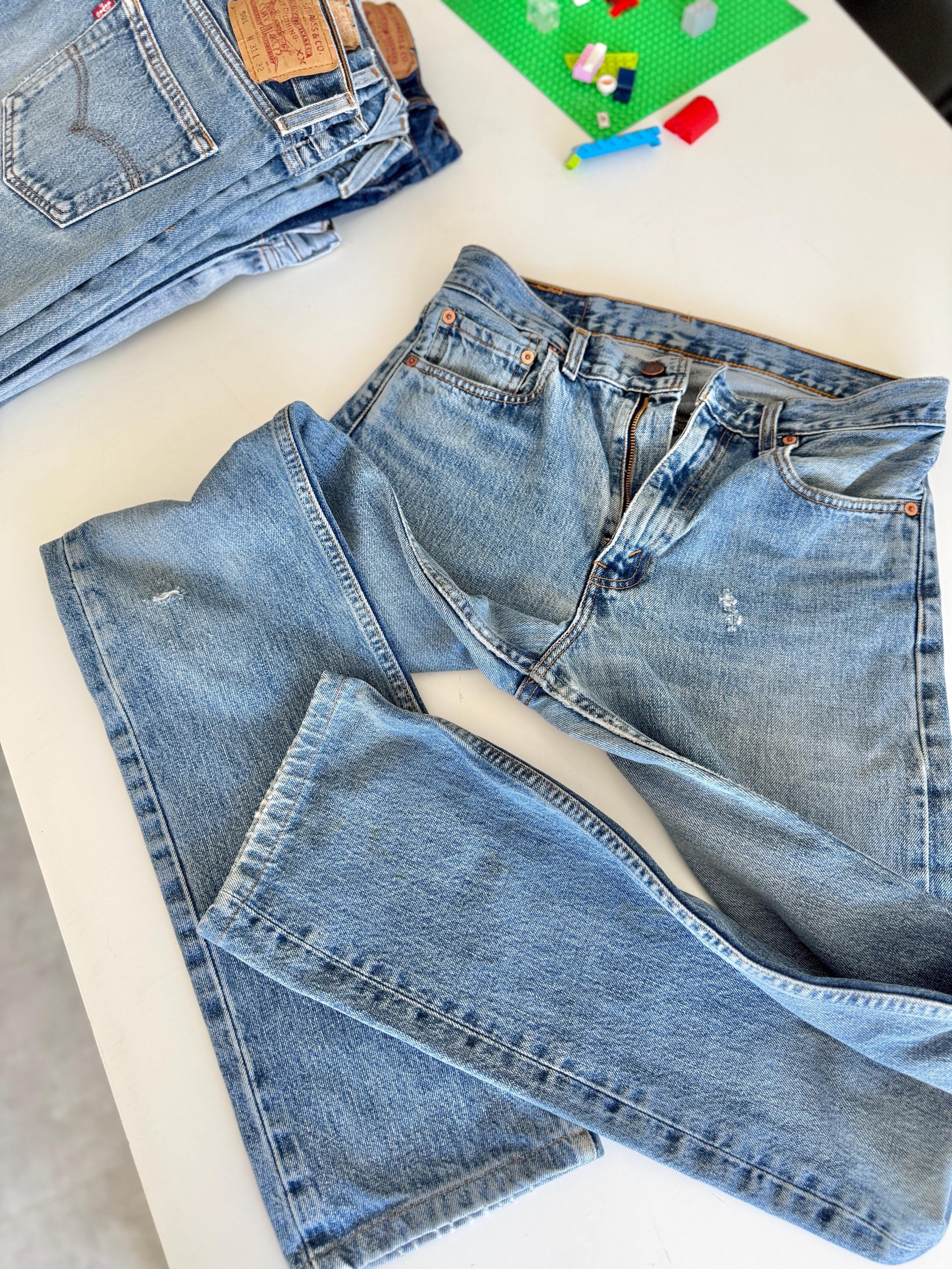 W30 L31 vintage Levis 505 29-30” measured waist medium blue denim made in 90s