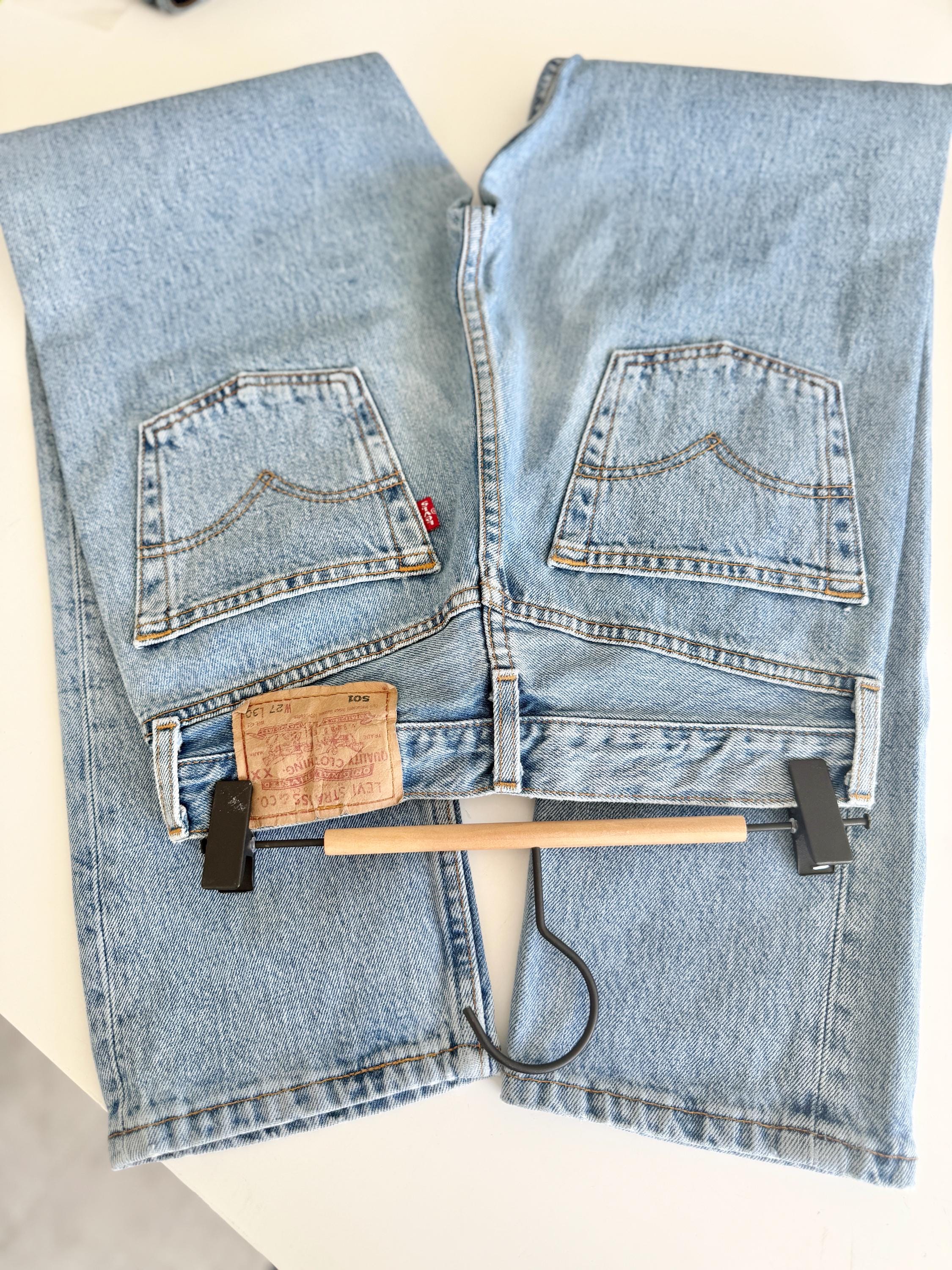 W25 L30 vintage Levis 501 25” measured waist medium blue made in 90s