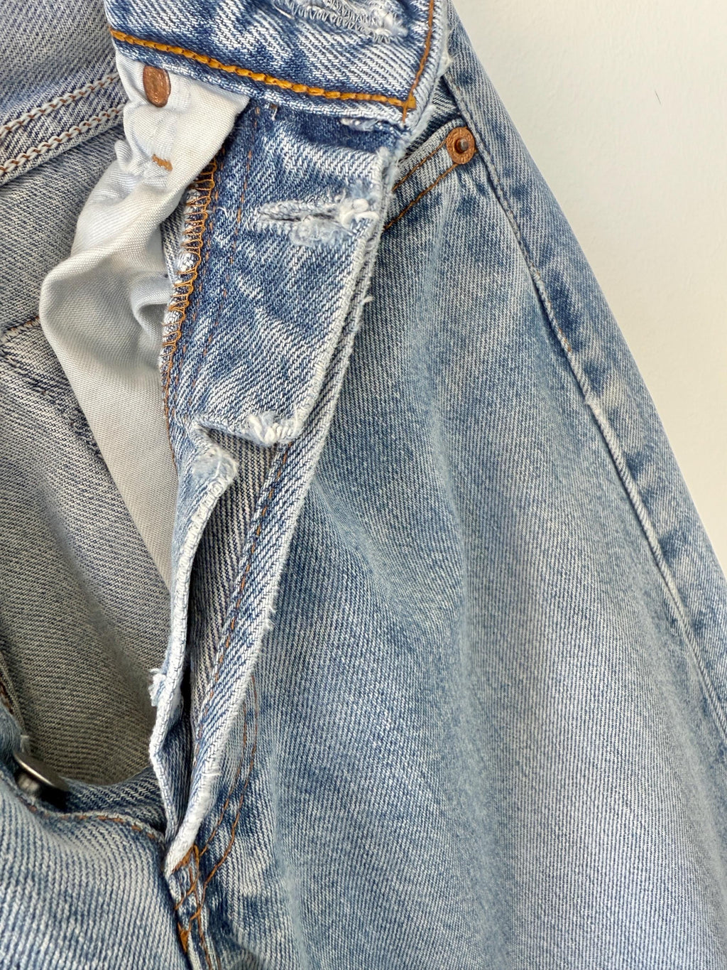 W25 L33 vintage Levis 501 24-25” measured waist light faded denim made in 90s